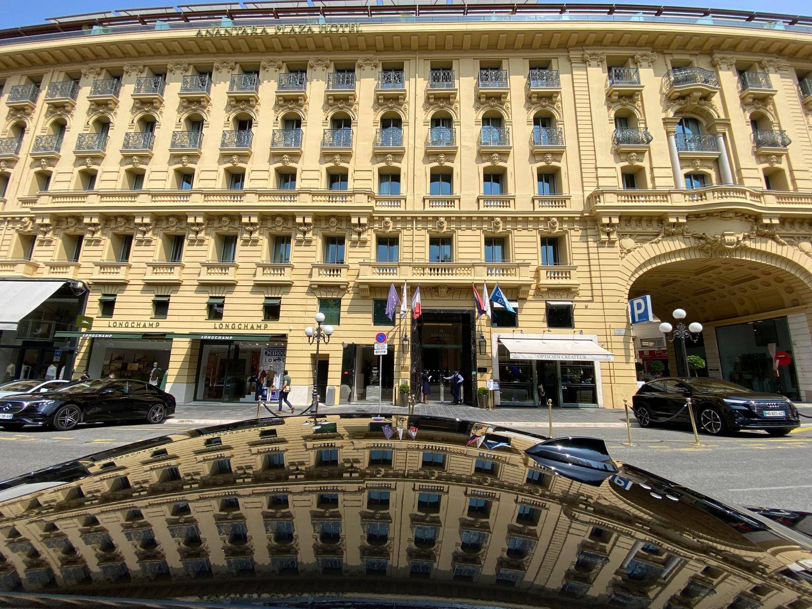 Sommet de l'océan: balade au clair de lune sur la Prom' et chambre à l'Anantara pour le couple Macron