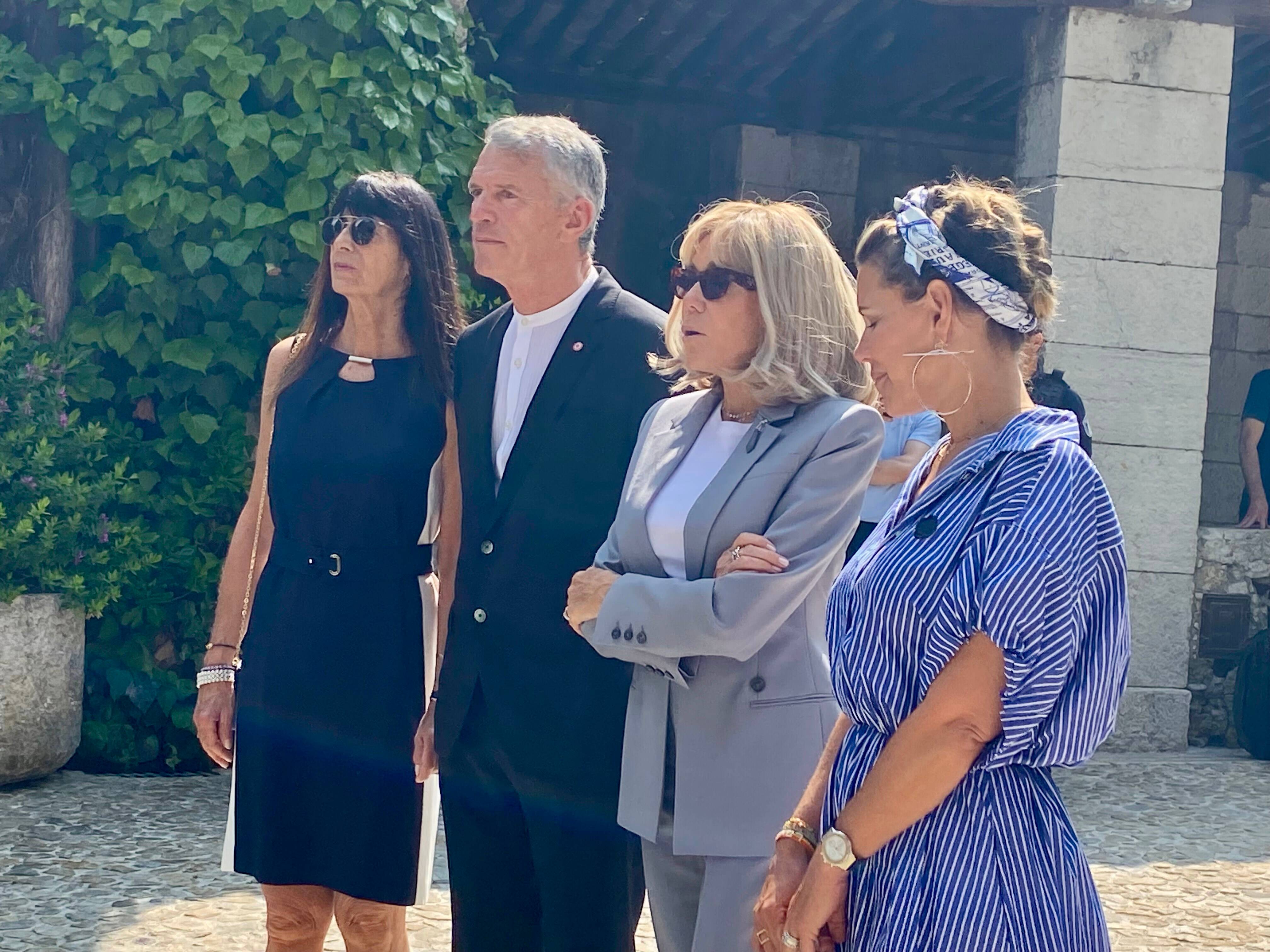 Mais qu'a fait Brigitte Macron avec les conjointes et conjoints des chefs d'État et de gouvernement à Saint-Paul-de-Vence?