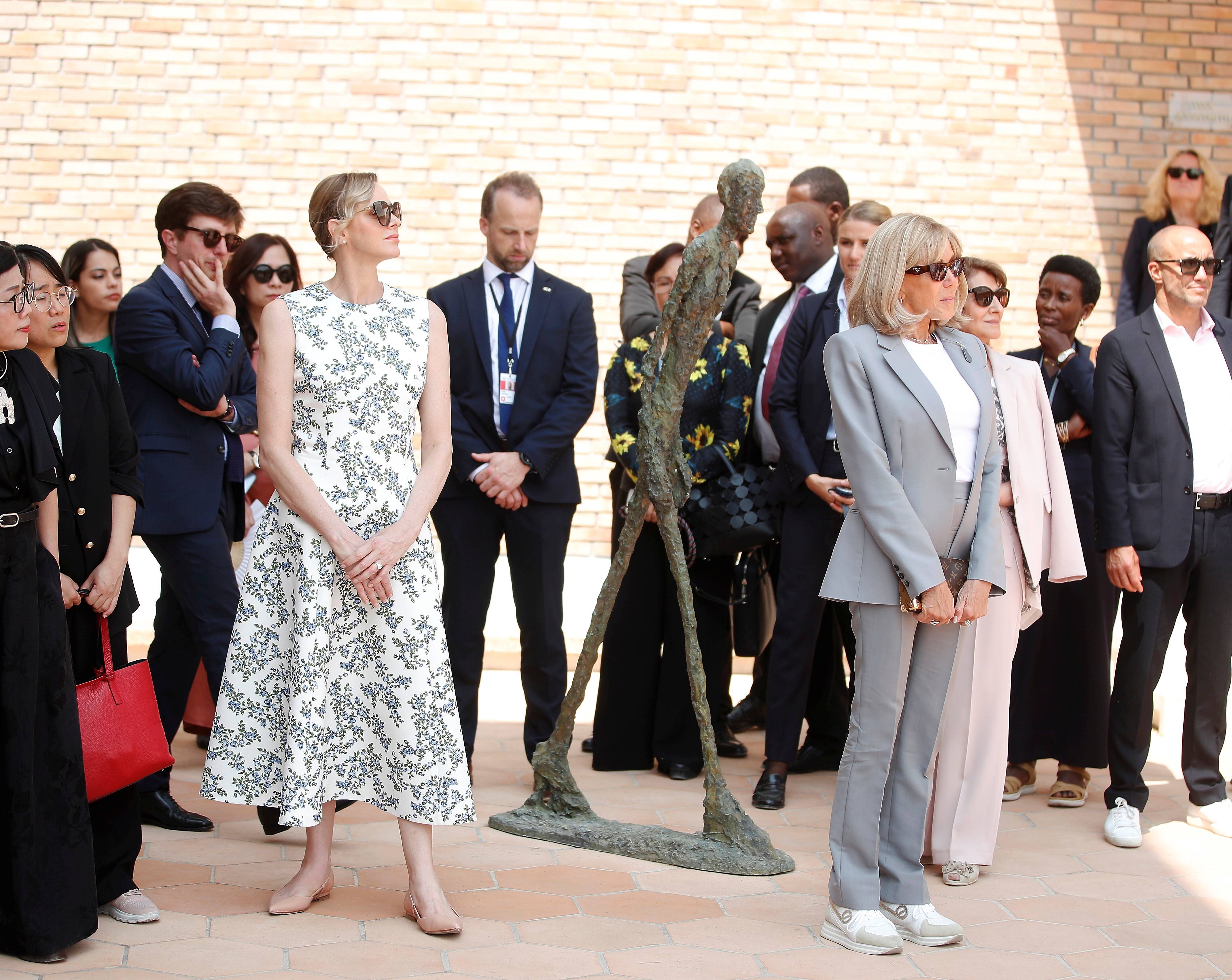 Des drôles de dames à Saint-Paul-de-Vence: la journée de Brigitte Macron, Laura Tenoudji et des premières dames en marge du sommet de l'Océan