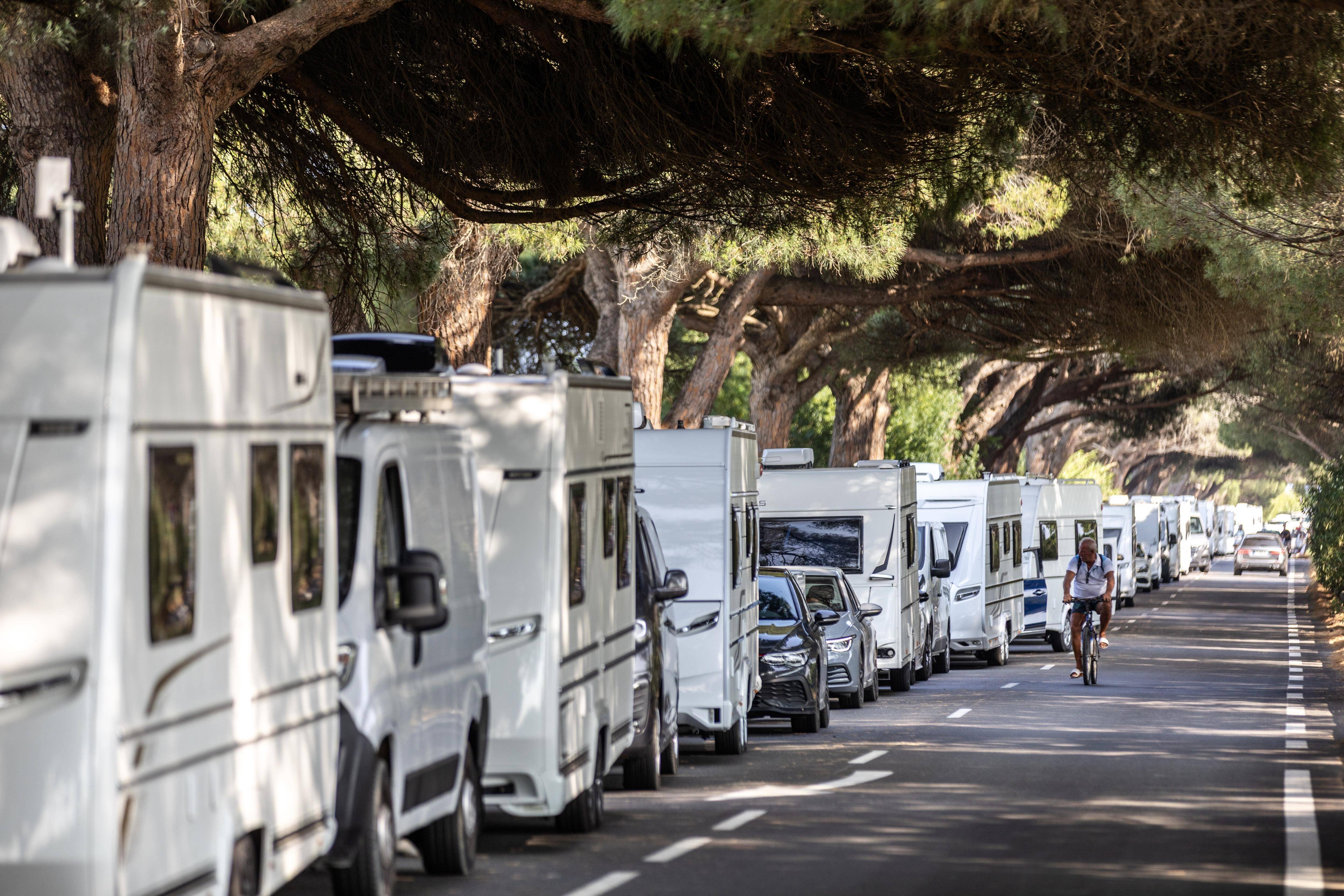 Un quartier paralysé à Fréjus: ce que l'on sait sur l'installation illégale de plus de 250 caravanes de gens du voyage sur un terrain privé