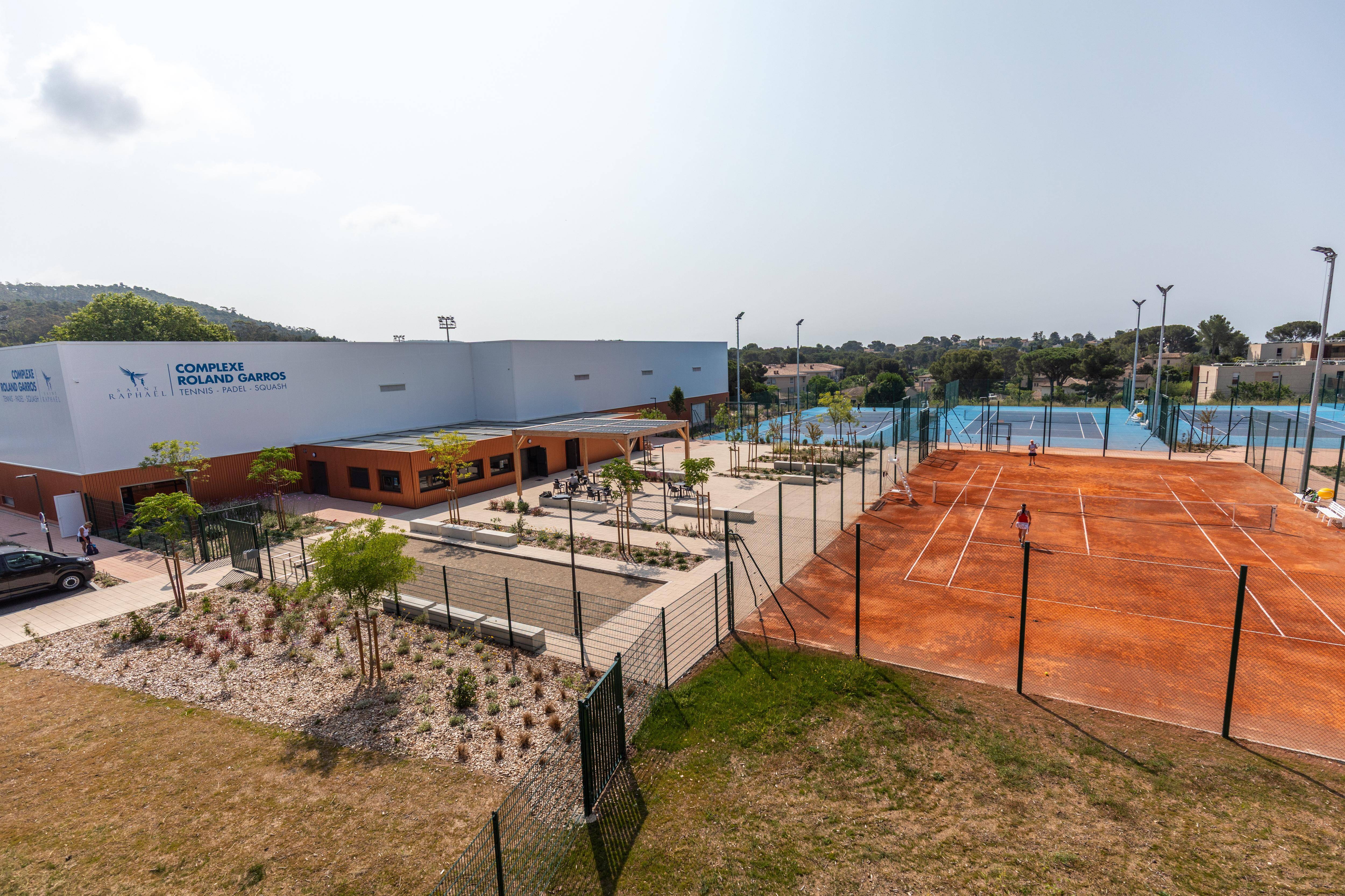 Rénovations: voici le nouveau visage du complexe tennistique de Roland-Garros, qui sera inauguré ce mercredi matin à Saint-Raphaël