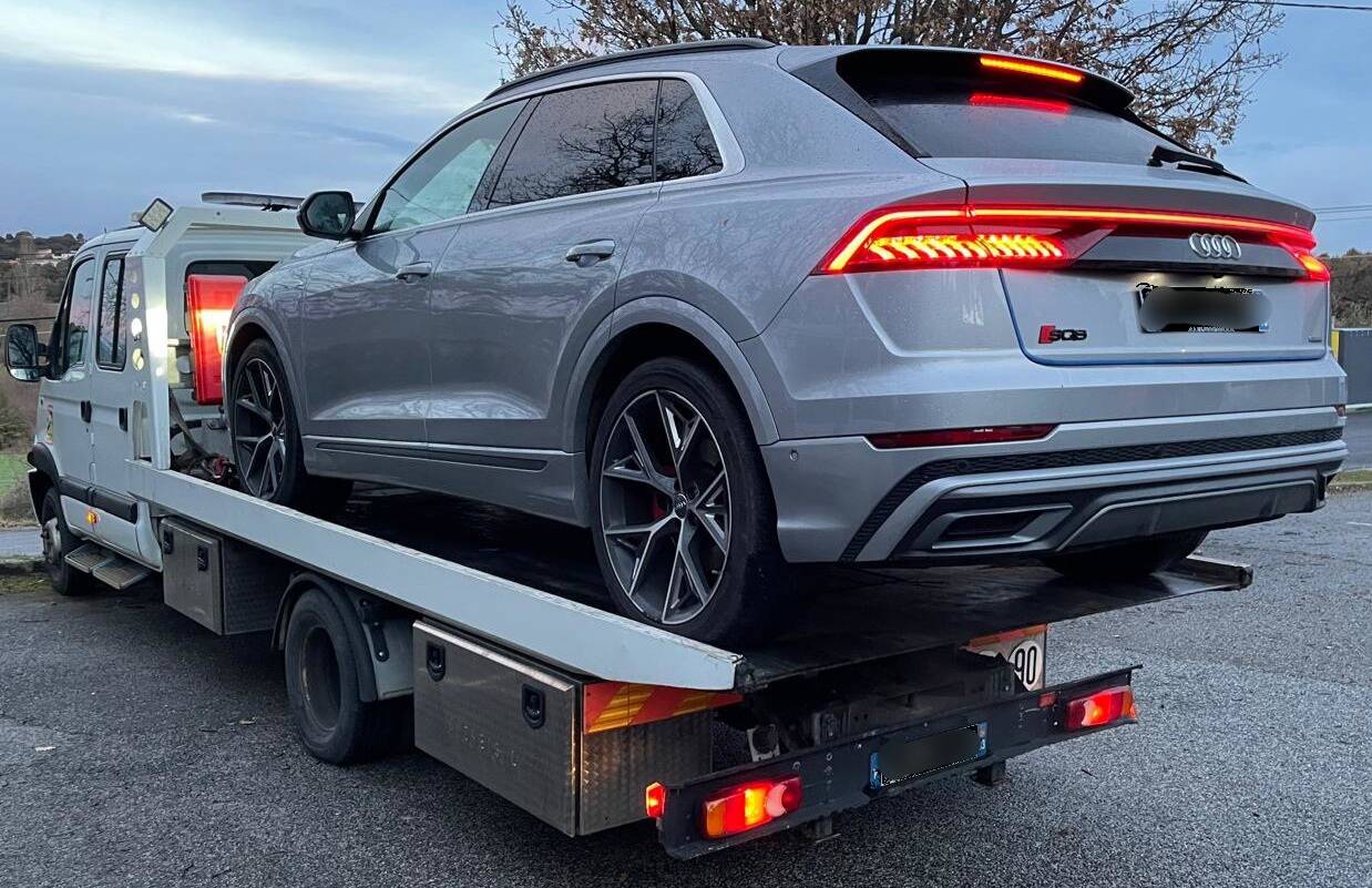 Voitures de luxe, biens immobiliers... Un homme, son fils et son gendre devant la justice après la fraude massive d'une mutuelle dans le Var