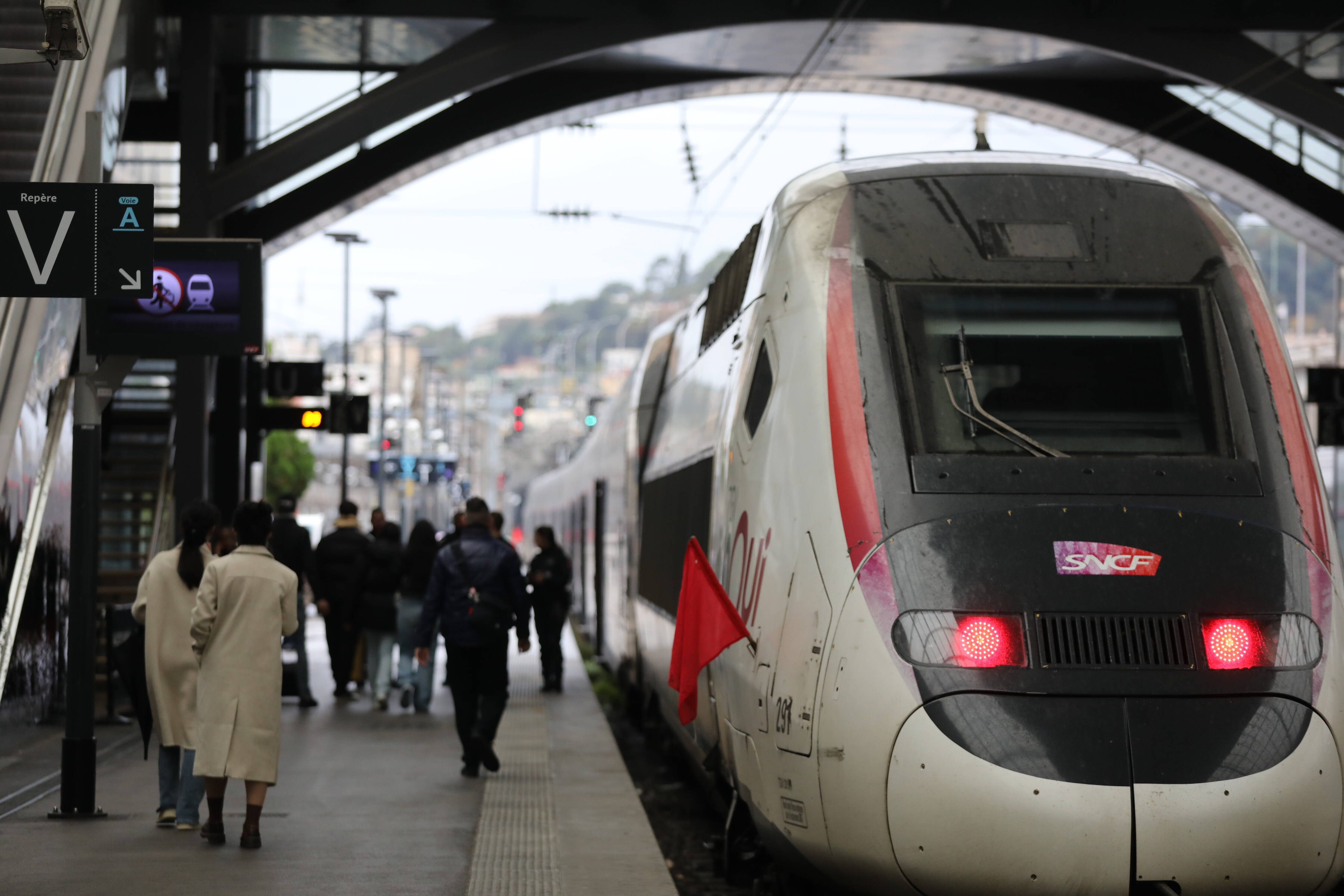 Il vole un gendarme dans un train entre Paris et Nice