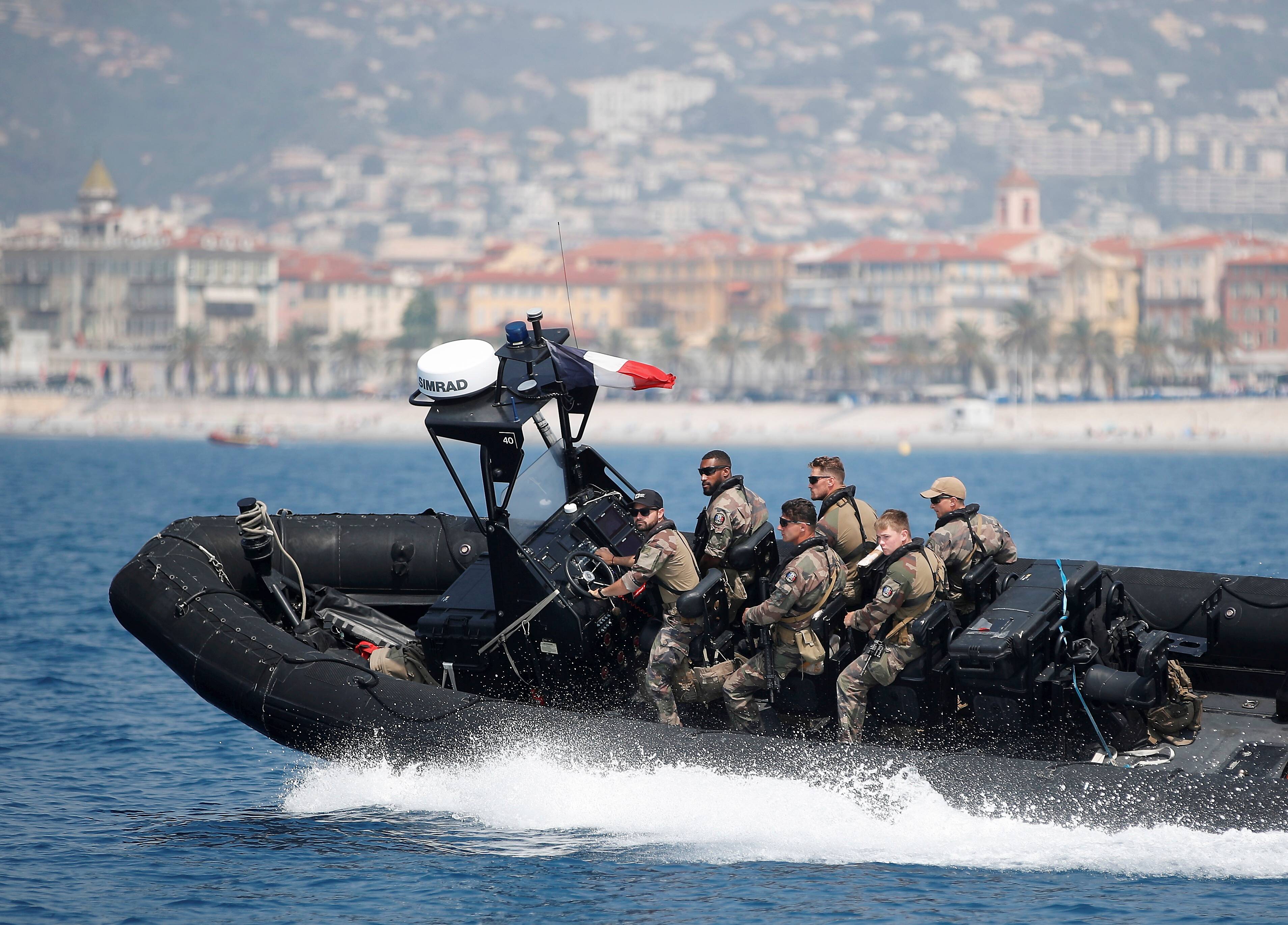 Moyens imposants, moteurs vrombissants: pendant le Sommet sur l'océan à Nice, les forces de l'ordre veillent au grain en mer aussi