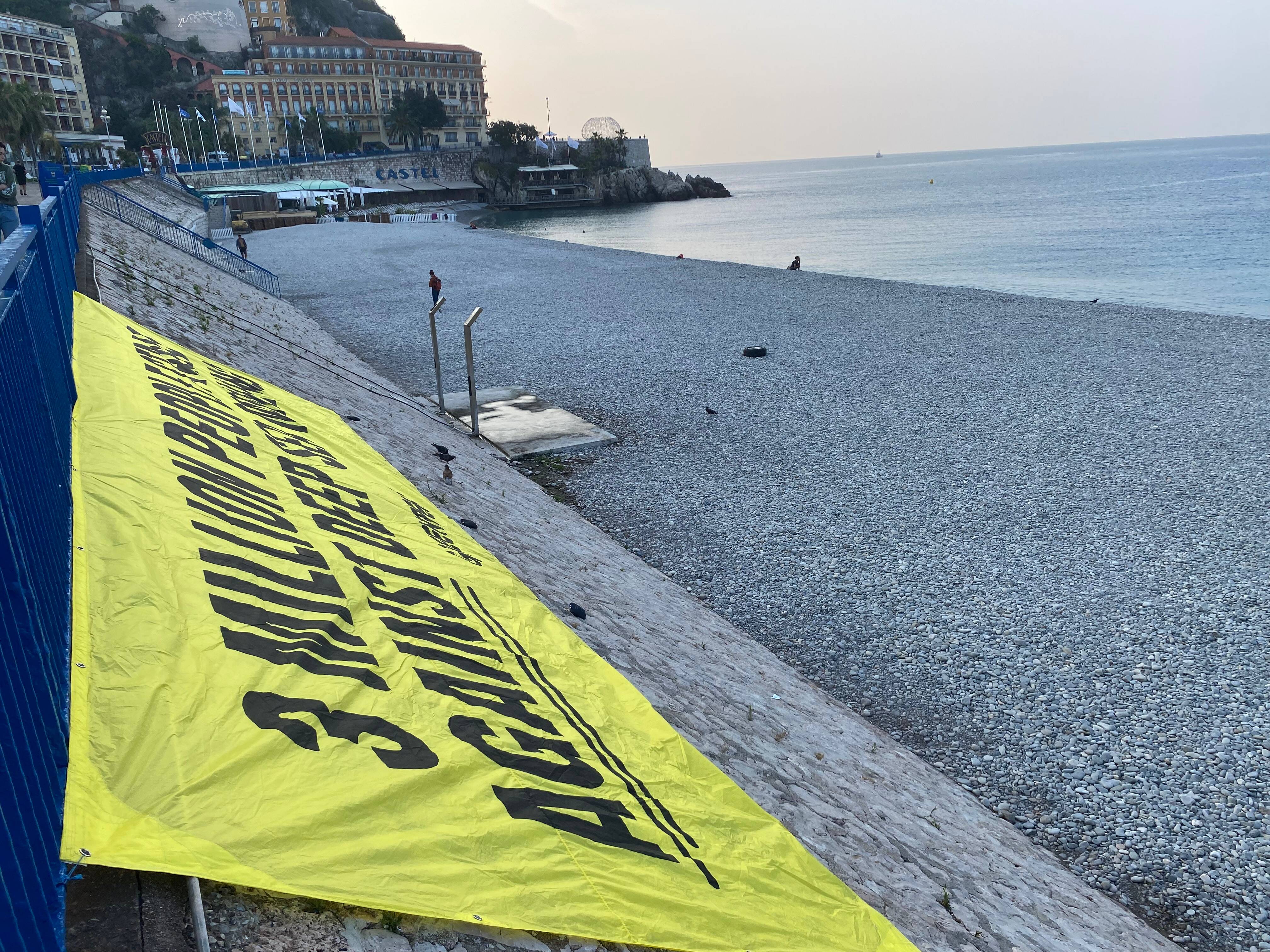 Sommet de l'Océan: Greenpeace a déployé ce mercredi matin une banderole sur la Prom' contre "l'exploitation minière en eau profonde"