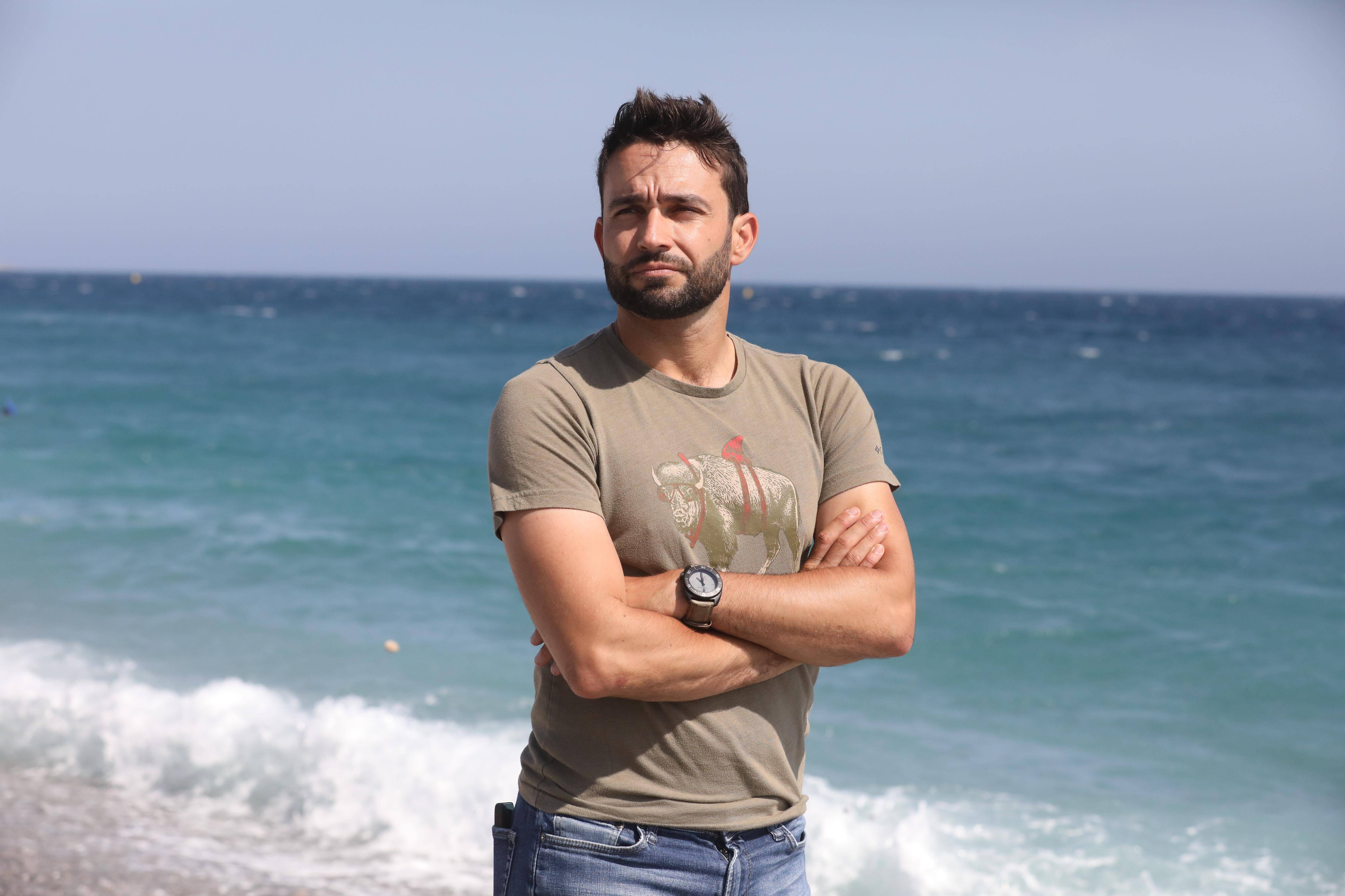 "Aller loin, au large, dans le noir, au milieu de nulle part" : il filme une vie subaquatique insoupçonnée en Méditerranée