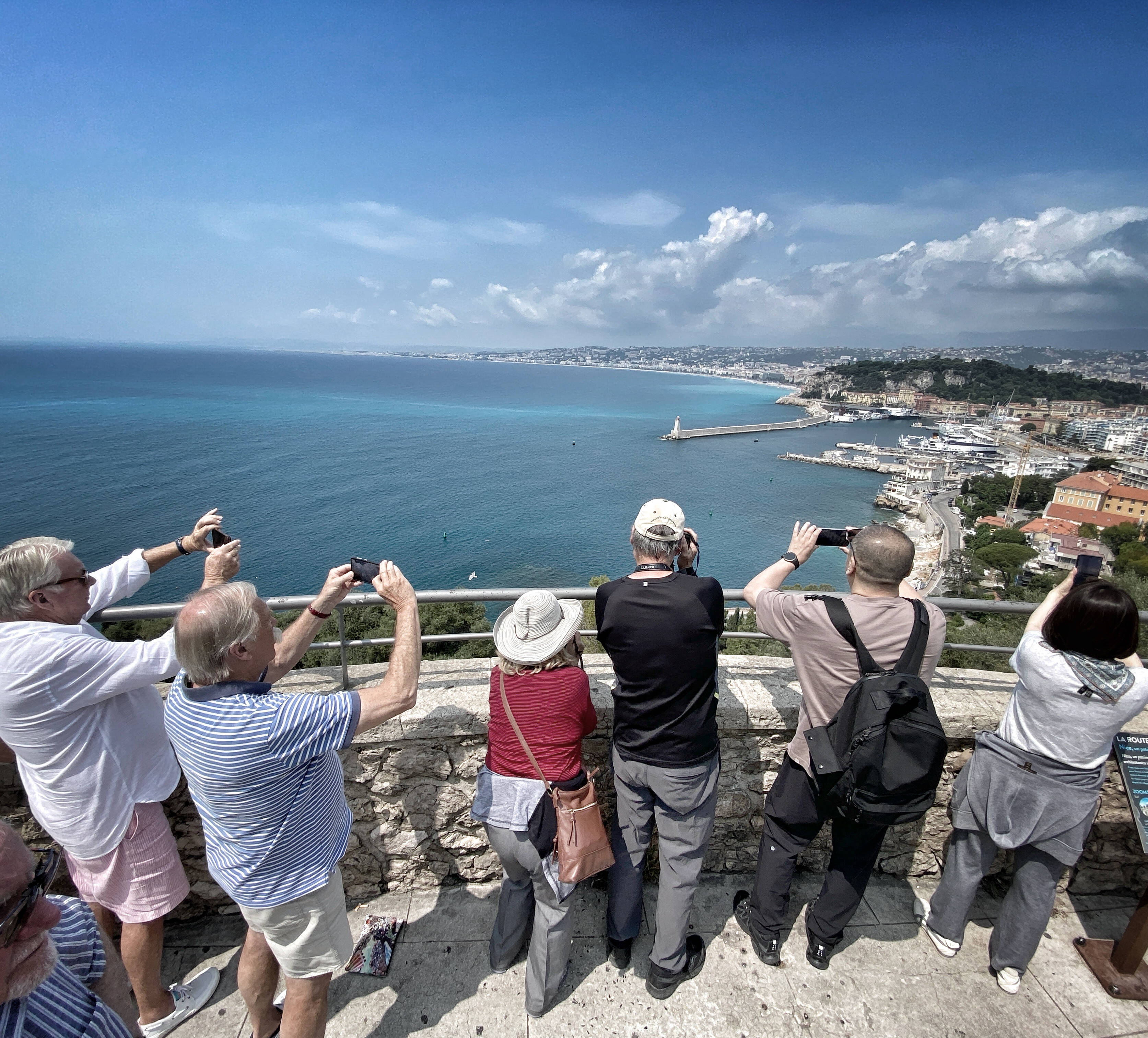 "On va faire un mois de juin comme jamais": les hôteliers et les taxis semblent satisfaits, les restaurateurs restent mitigés