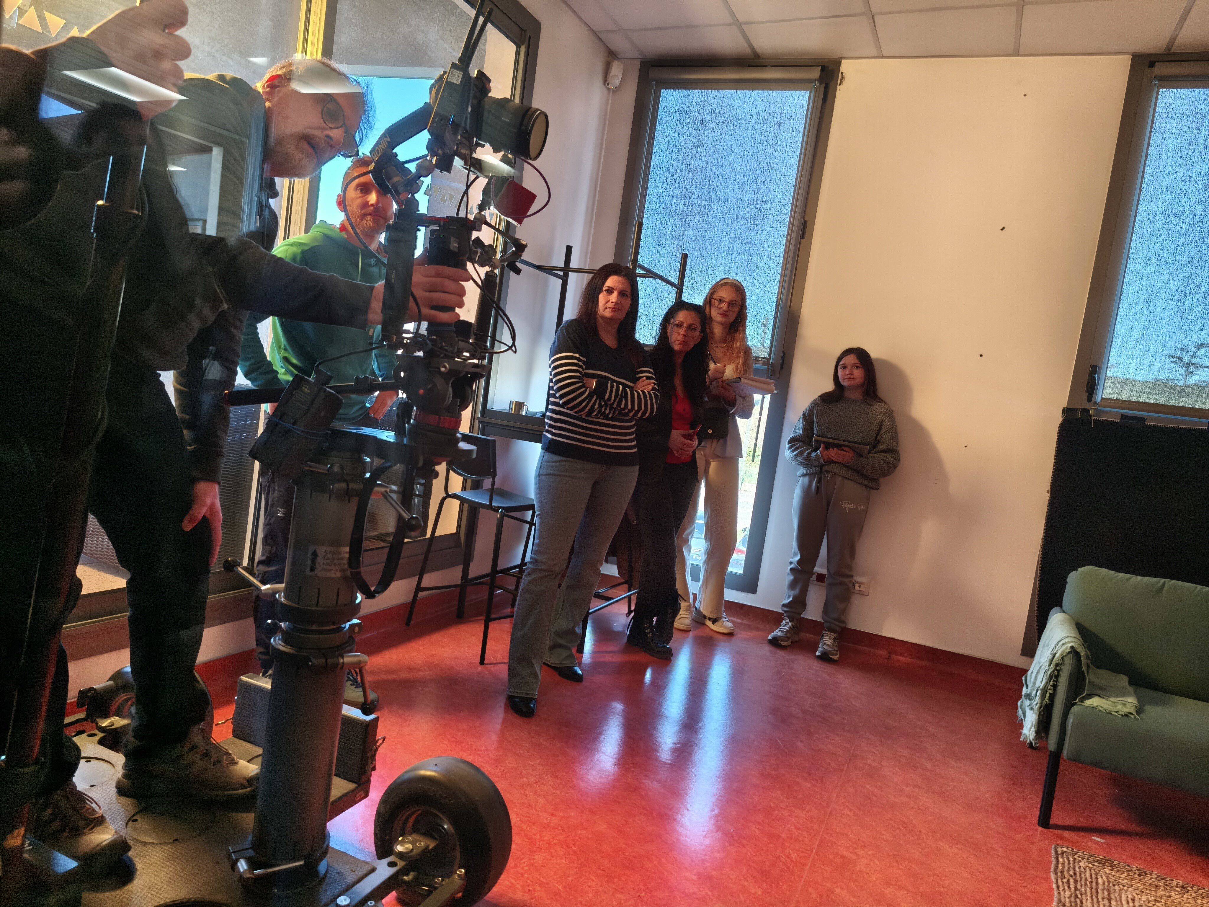 Accompagné du réalisateur Stephen Hofman, les élèves de ce collège du Var réalisent leur court-métrage