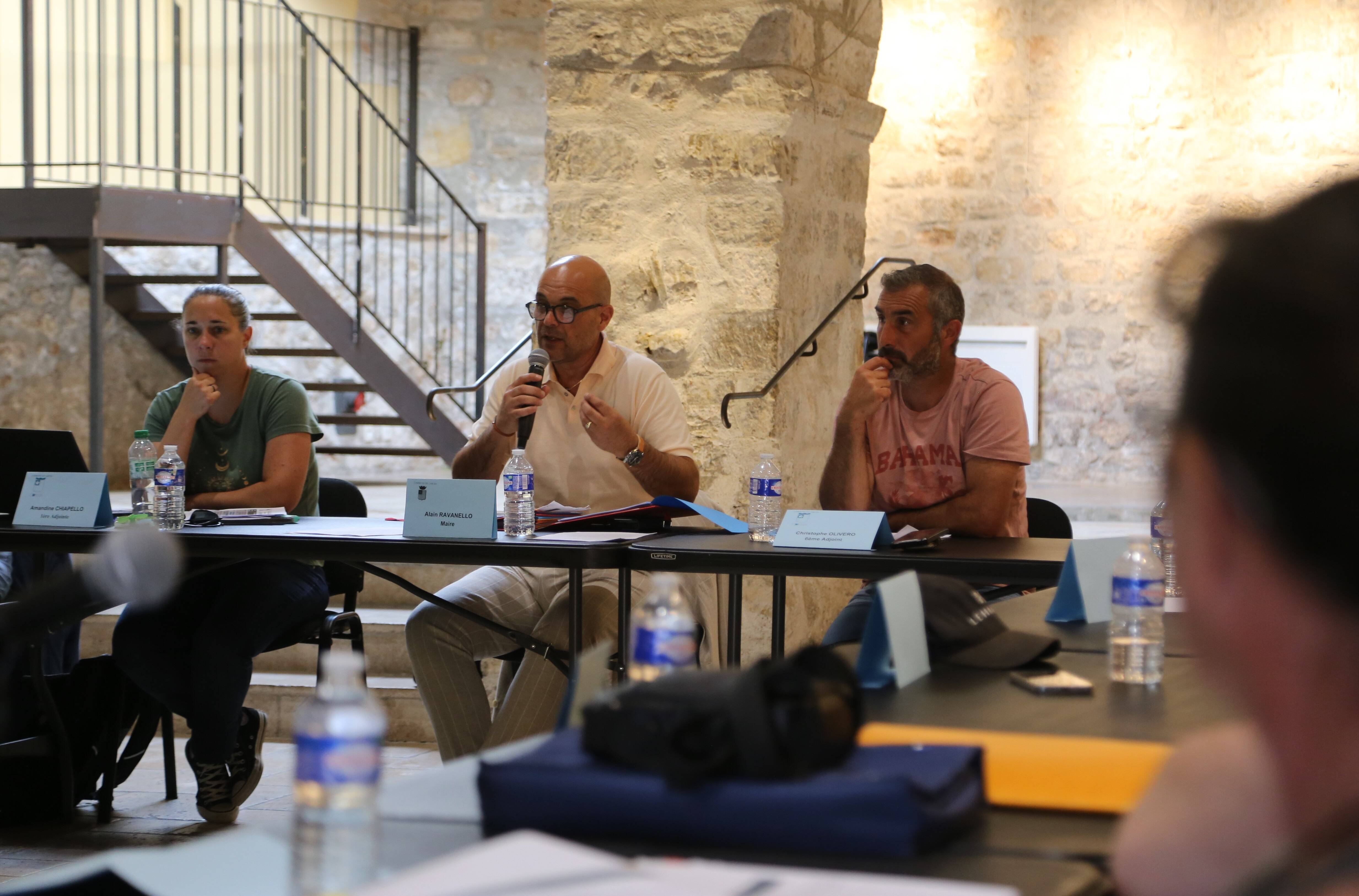 "Nous avons fait des choix politiques": le maire Alain Ravanello défend son bilan budgétaire au conseil municipal de Carcès