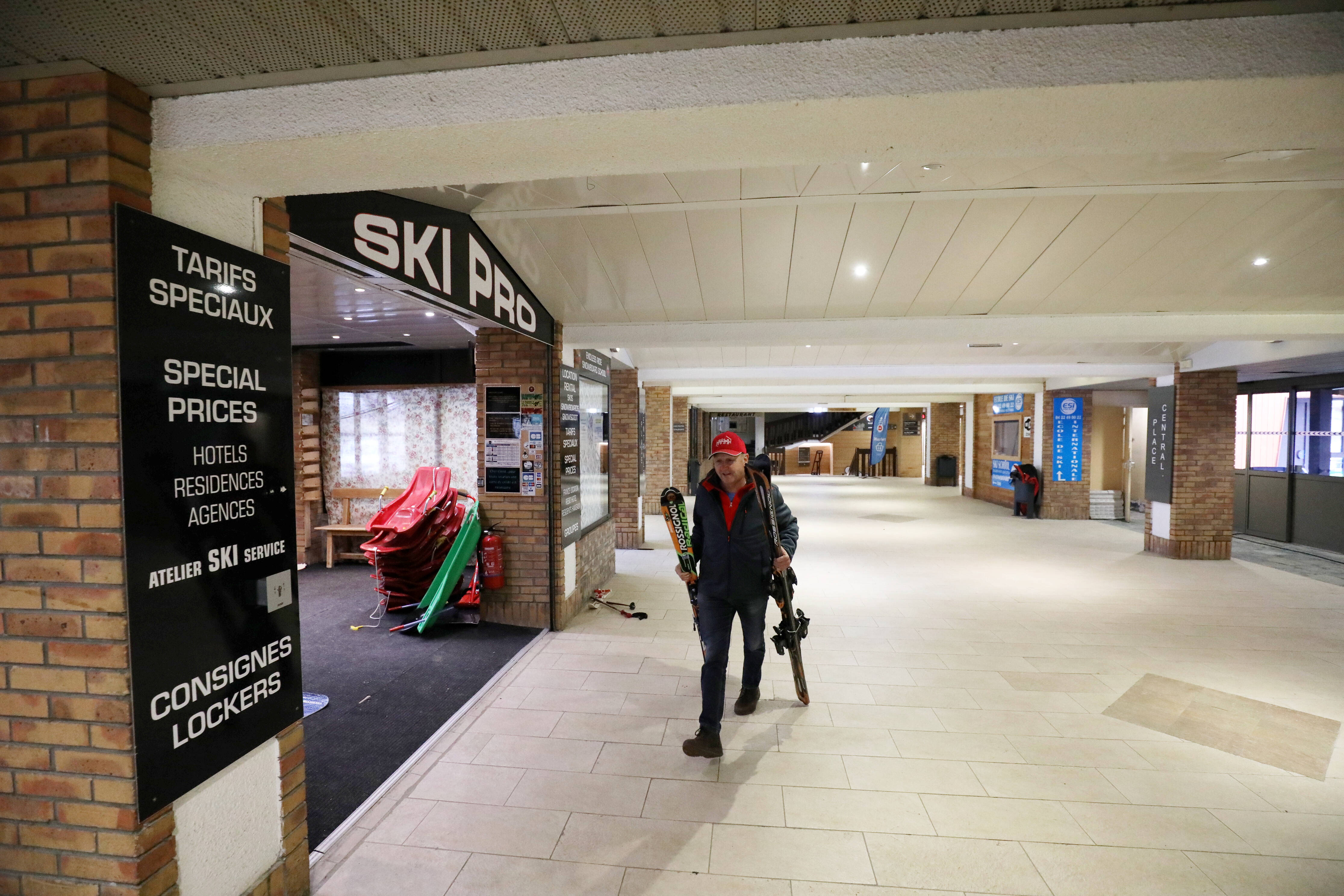 Travaux, mise aux normes, offre d'achat... Quel avenir pour la galerie marchande de cette station de ski de la Côte d'Azur?