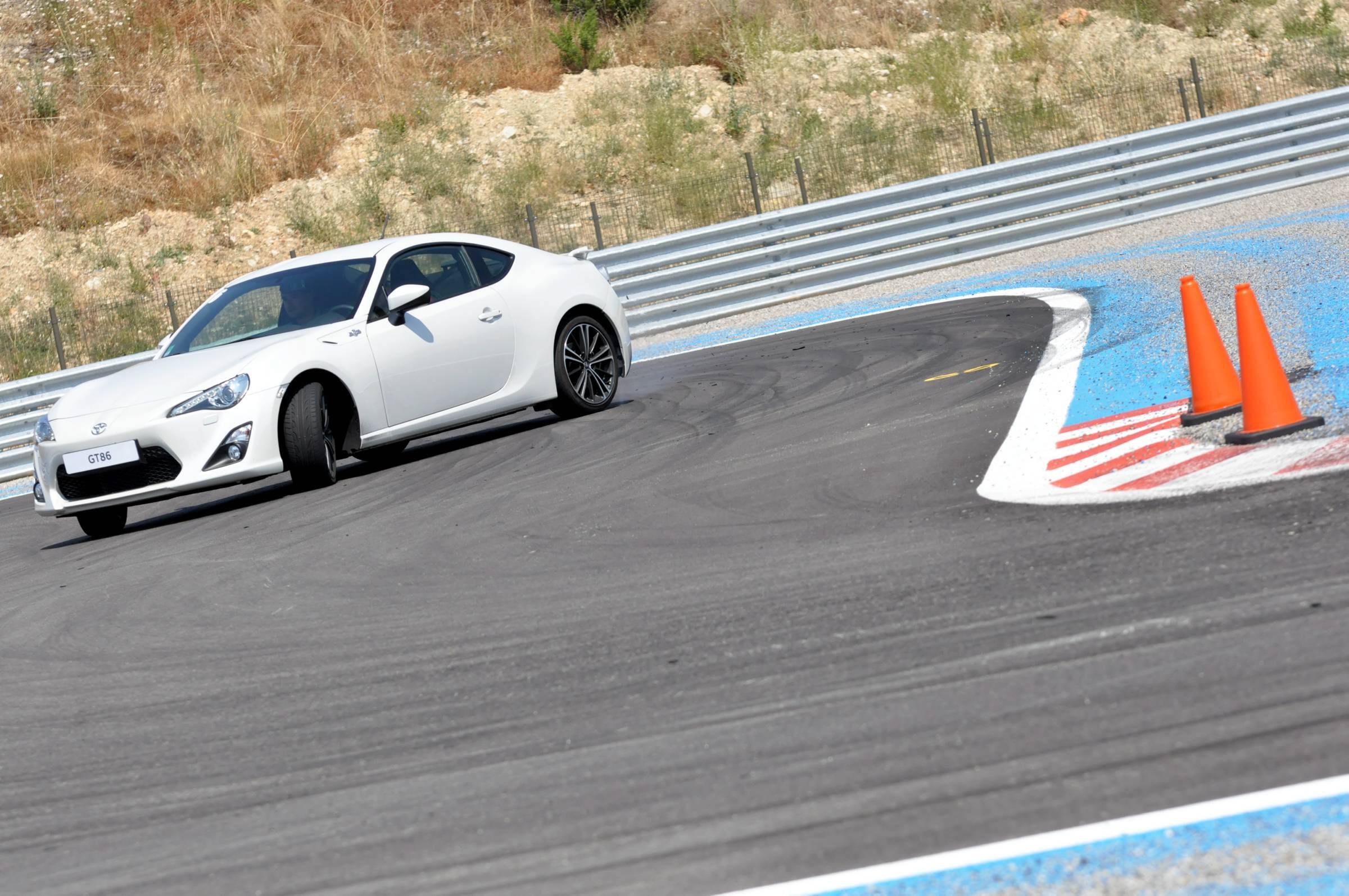 Accident sur le driving center du circuit Paul-Ricard: un jeune homme hospitalisé après avoir fait plusieurs tonneaux