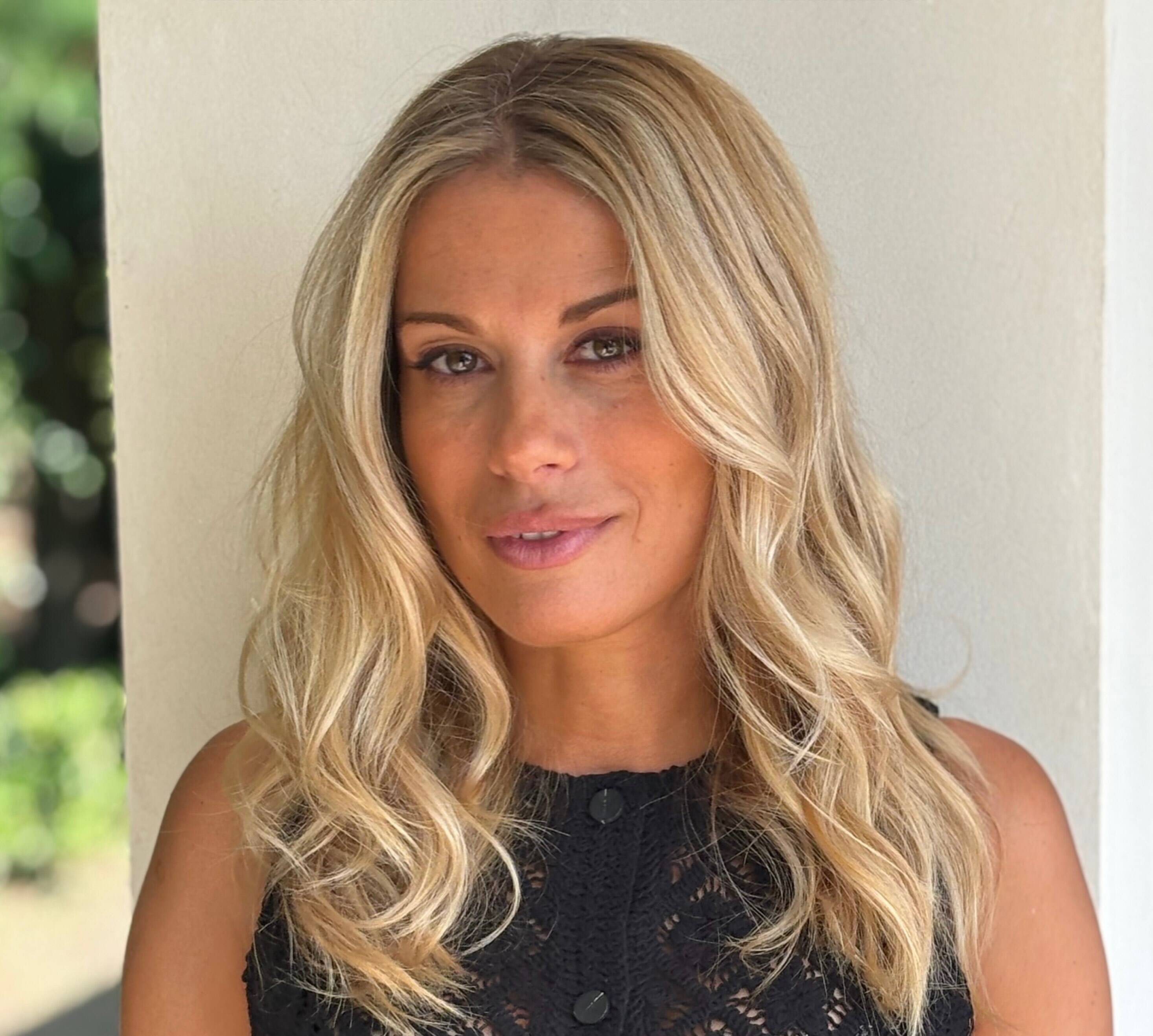 "C'est comme un chef d'orchestre qui me permet de faire vivre mes textes": cette Niçoise cartonne avec ses chansons coécrites par l'intelligence artificielle