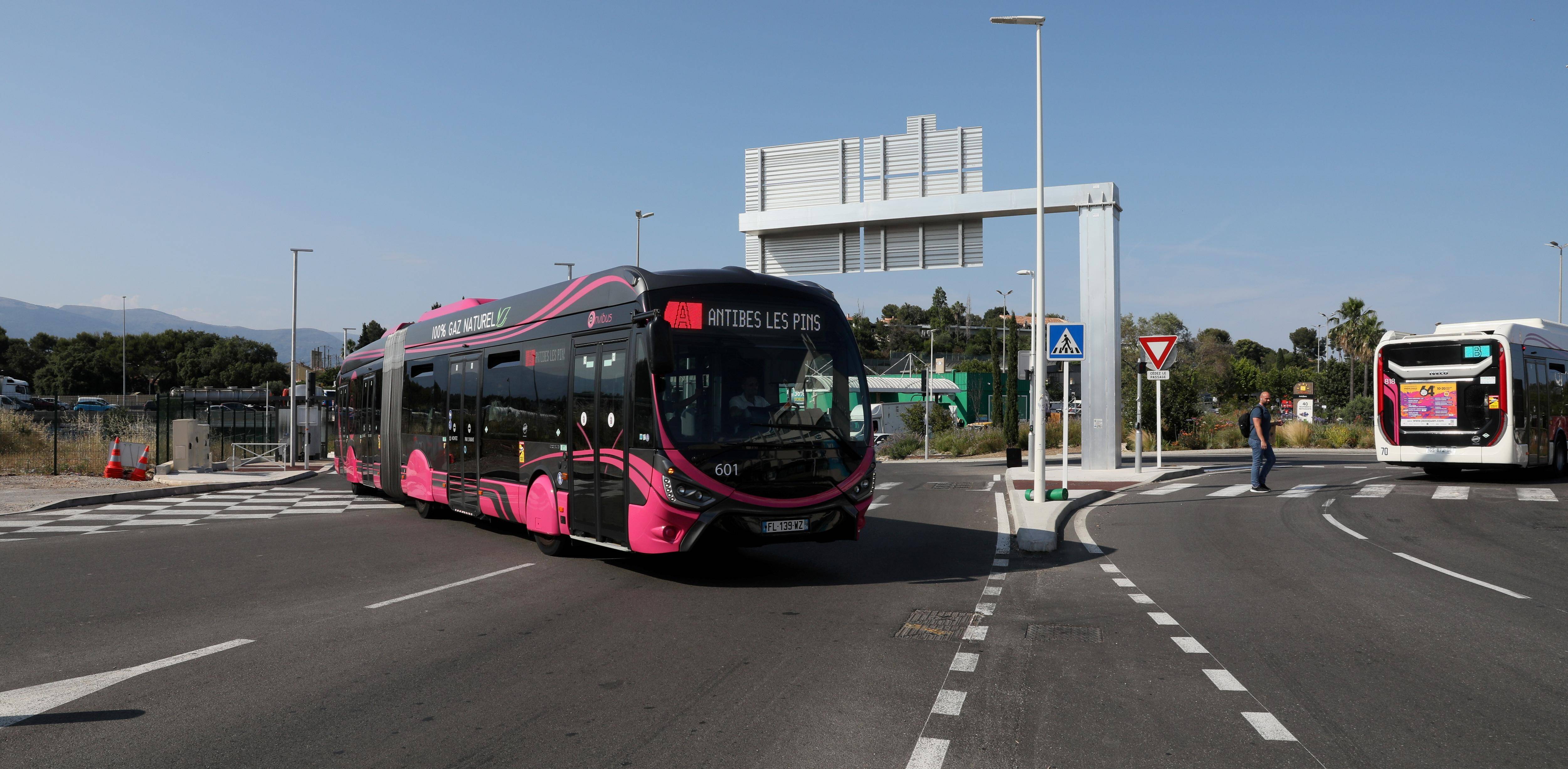 Après une décennie de travaux, le chantier du bus-tram est terminé à Antibes: voici tout ce que vous devez savoir