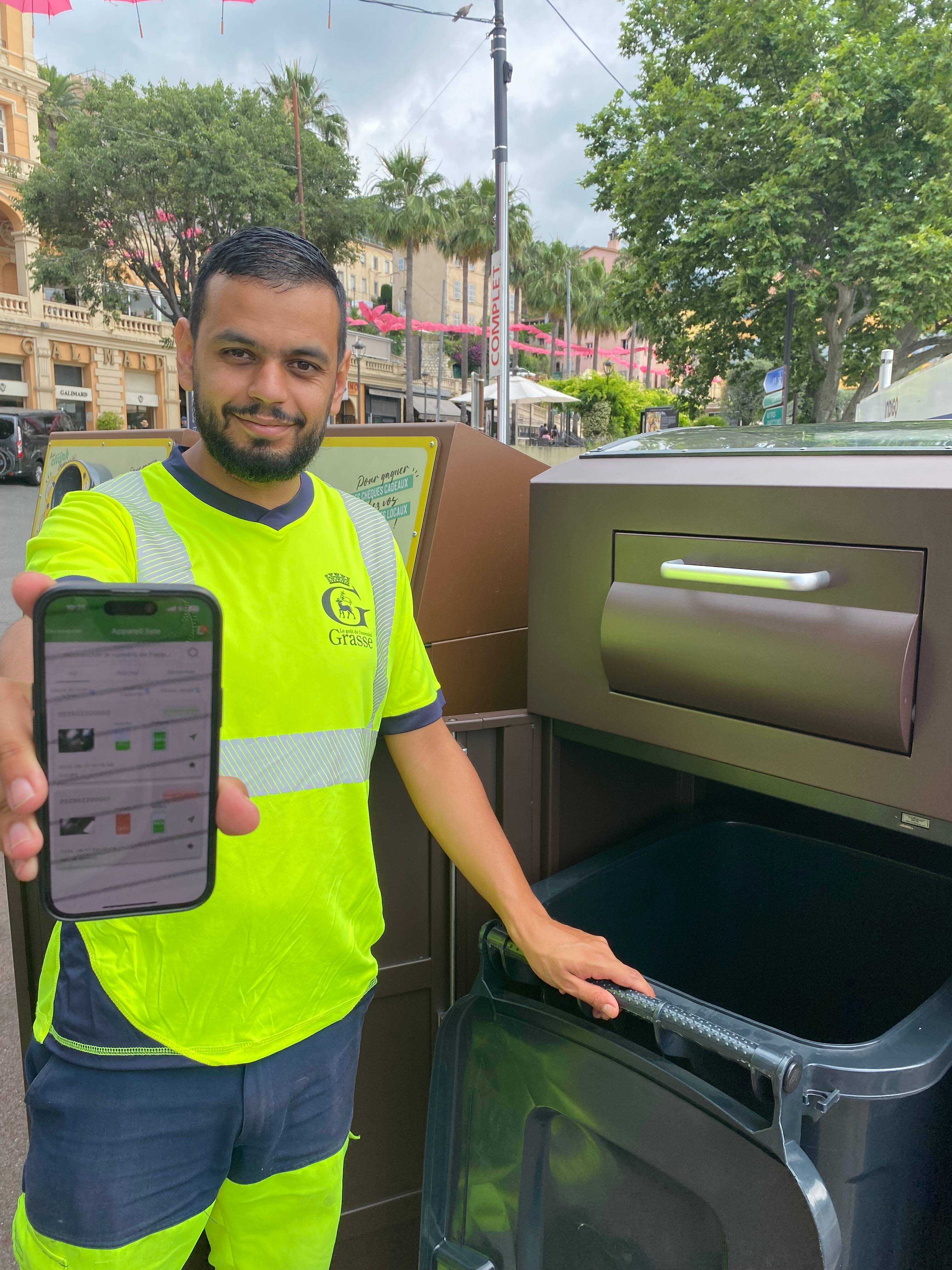 Elles compactent et envoie des notifications quand elles sont pleines: Grasse teste une nouvelle génération de poubelles intelligentes