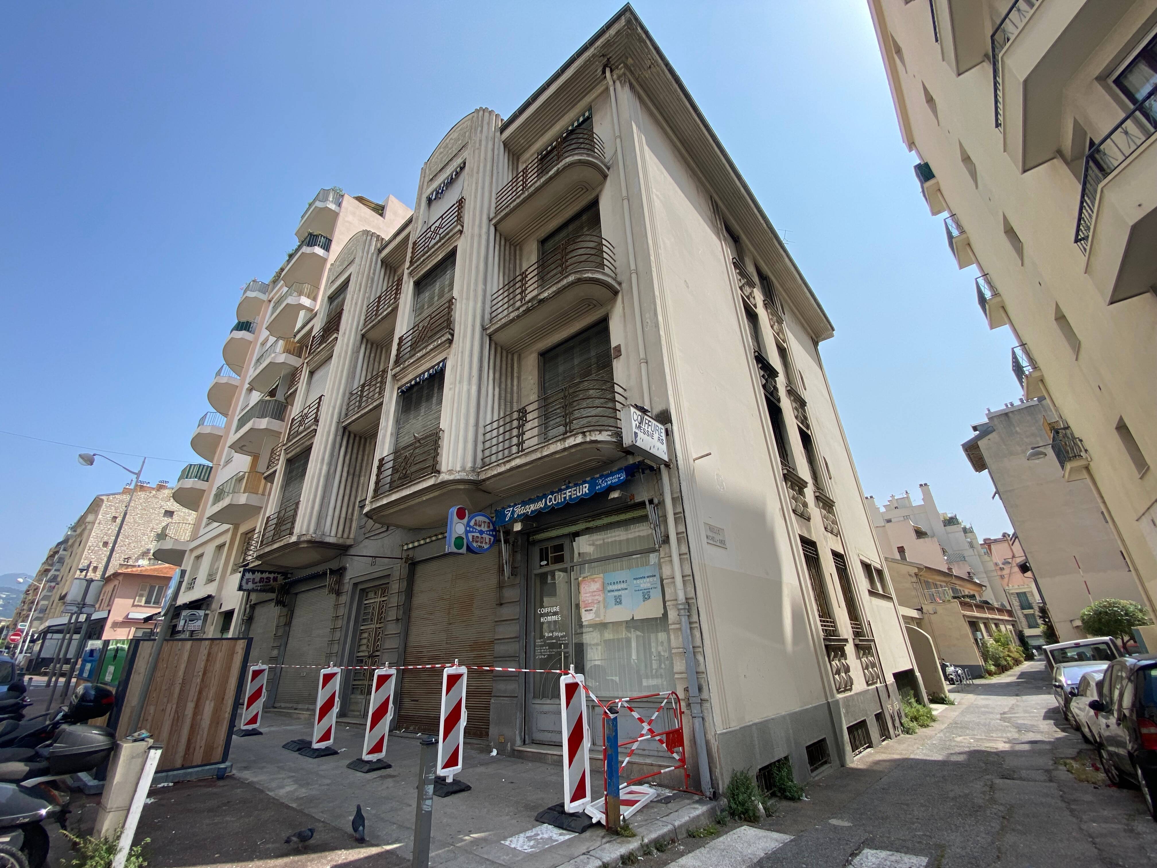 Cet immeuble laissé à l'abandon par son propriétaire dans le centre de Nice a été sécurisé en urgence, il sera bientôt récupéré par la Ville