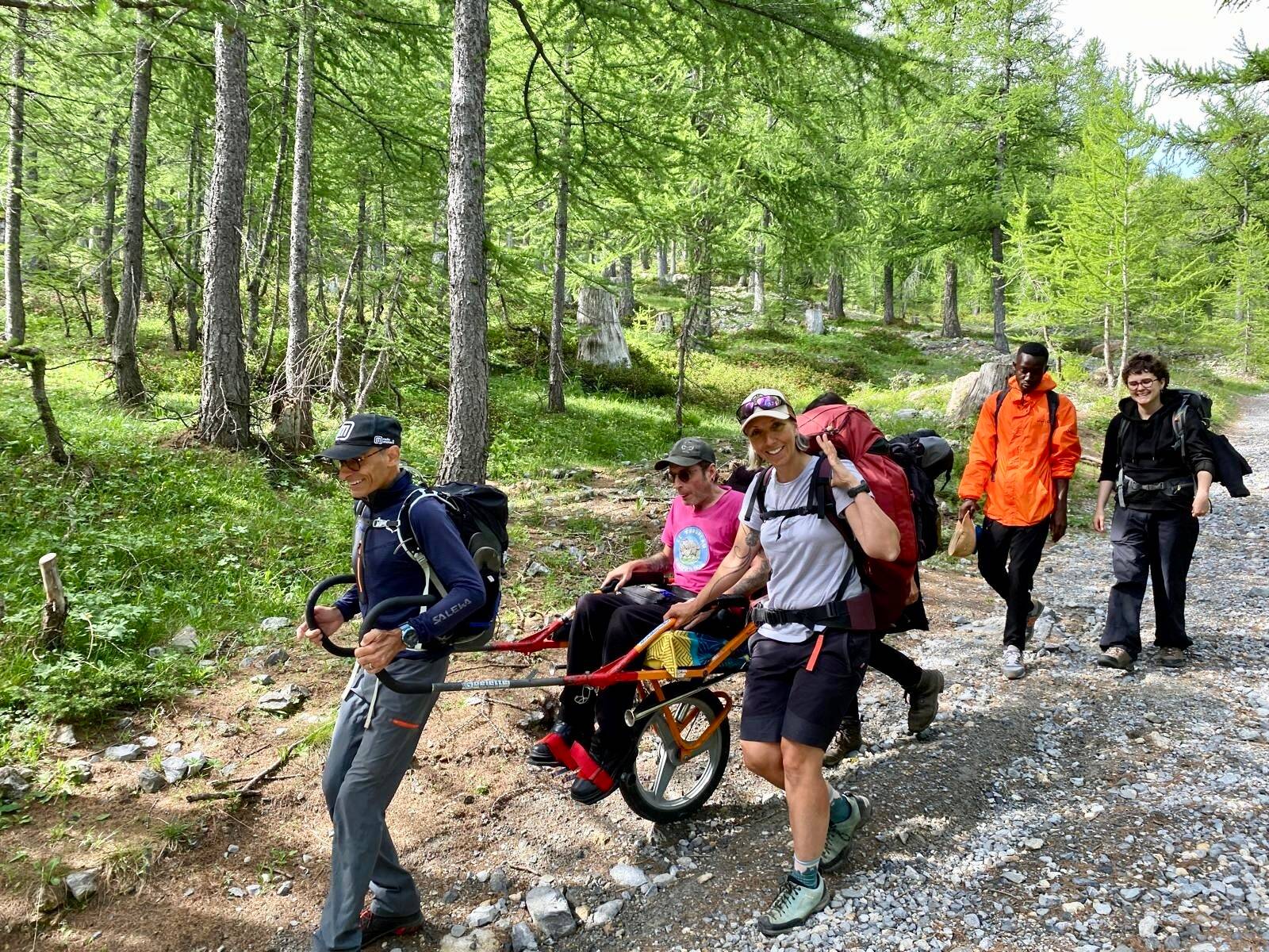 A Tende, les personnes à mobilité réduite retrouvent le goût de l'évasion grâce à une association