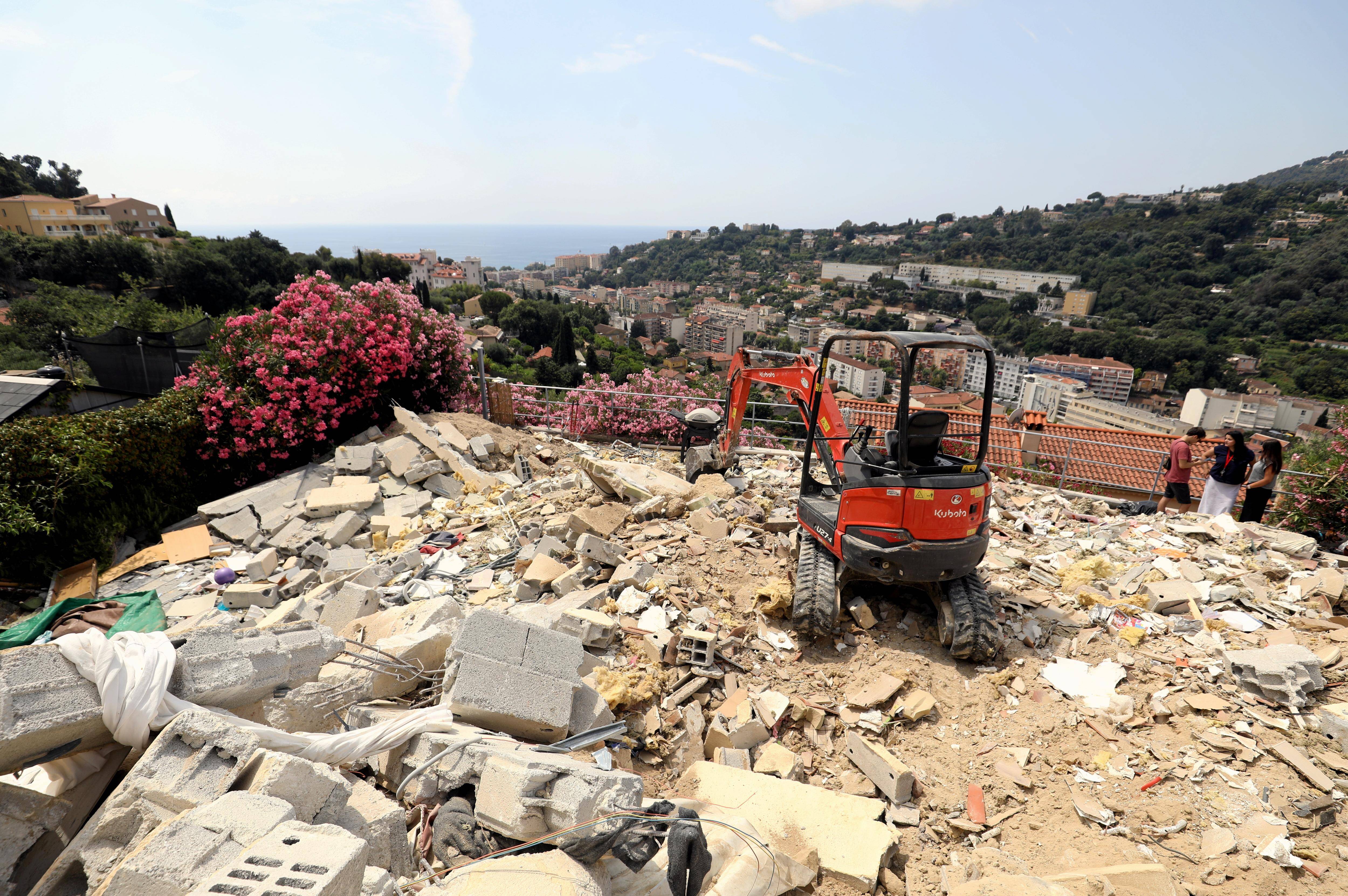 "J'ai perdu 30 ans de ma vie": à Menton, sa maison s'effondre quelques semaines après les deux séismes de mars dernier sur la Côte d'Azur