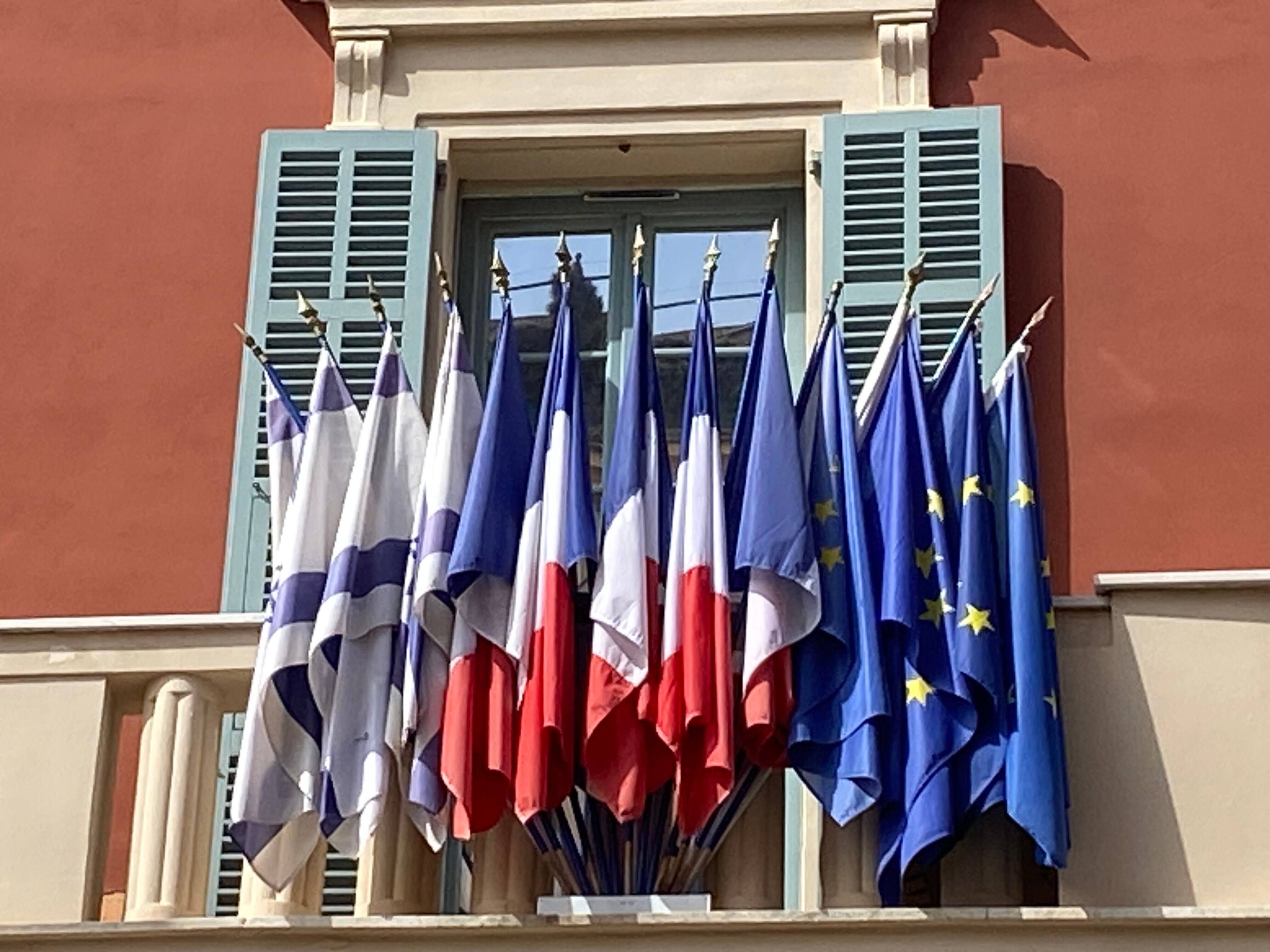 La justice va-t-elle demander à Christian Estrosi de retirer les drapeaux israéliens de la mairie de Nice? Réponse ce mercredi