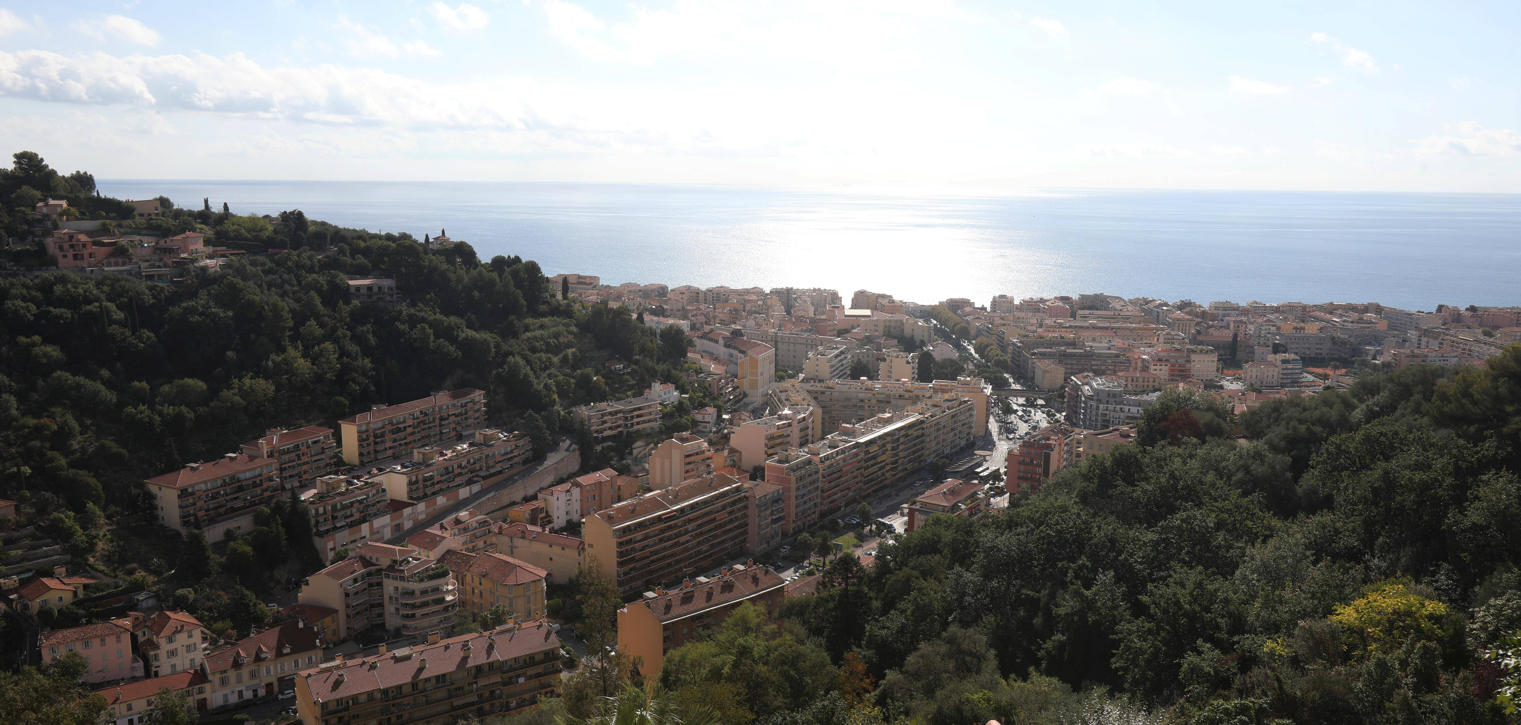 "On ne vend pas les bijoux de famille", assure Yves Juhel aux élus de l'opposition qui s'interrogent sur la stratégie foncière de la municipalité à Menton