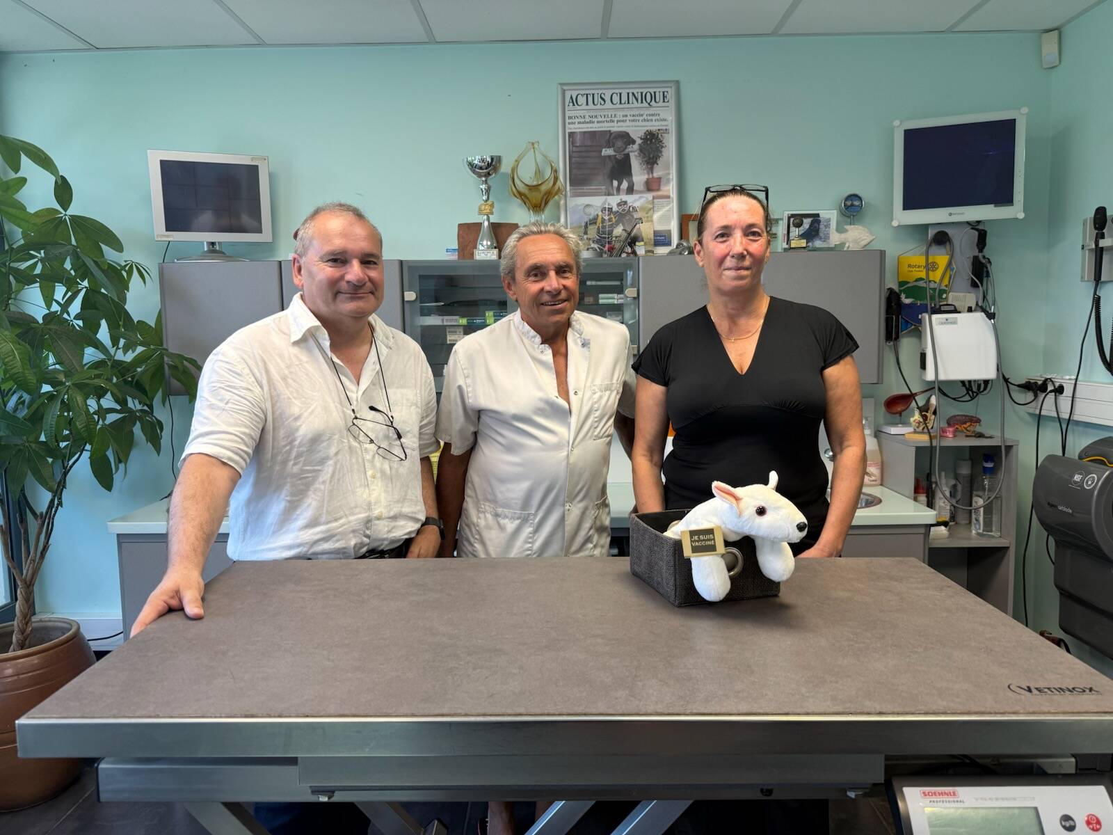 "La prévention est l'affaire de tous": cet été, pour éviter de ramener la rage dans vos bagages, voici ce que vous devez faire