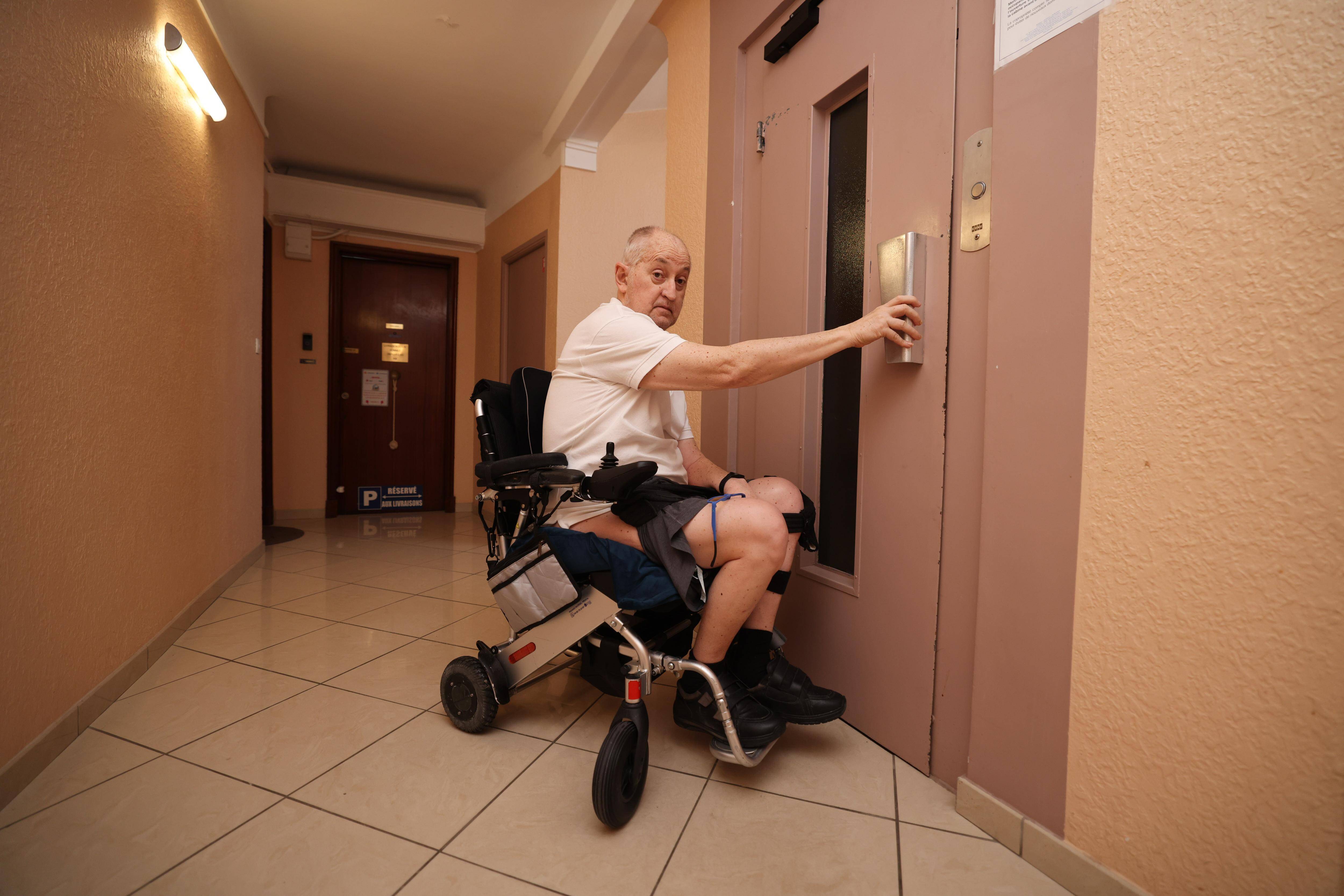 "Une situation qui devient insupportable", l'ascenseur de son immeuble en panne, cet Antibois est bloqué chez lui depuis avril
