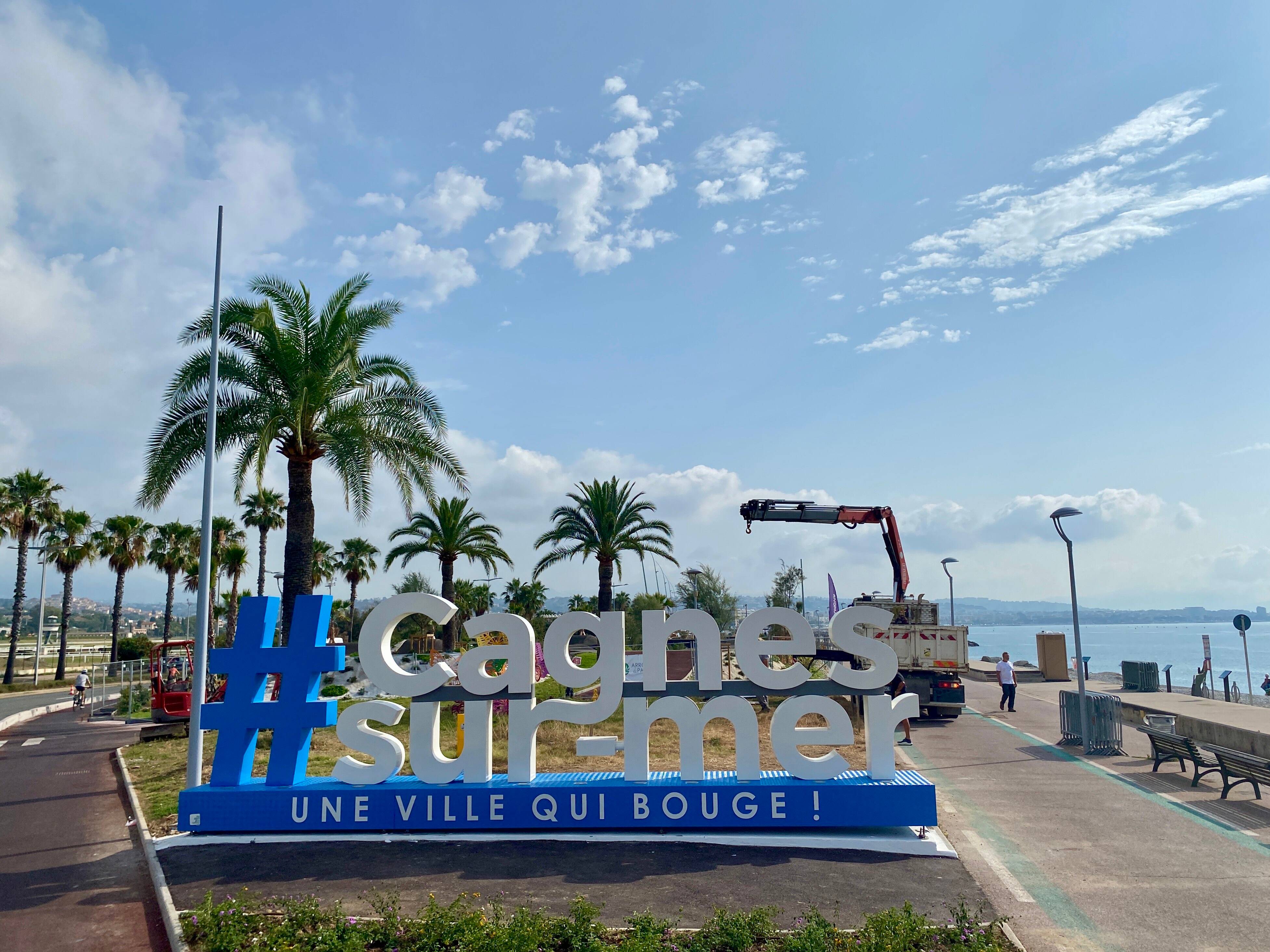 Une structure #Cagnes-sur-Mer installée sur le bord de mer, juste devant le pumptrack