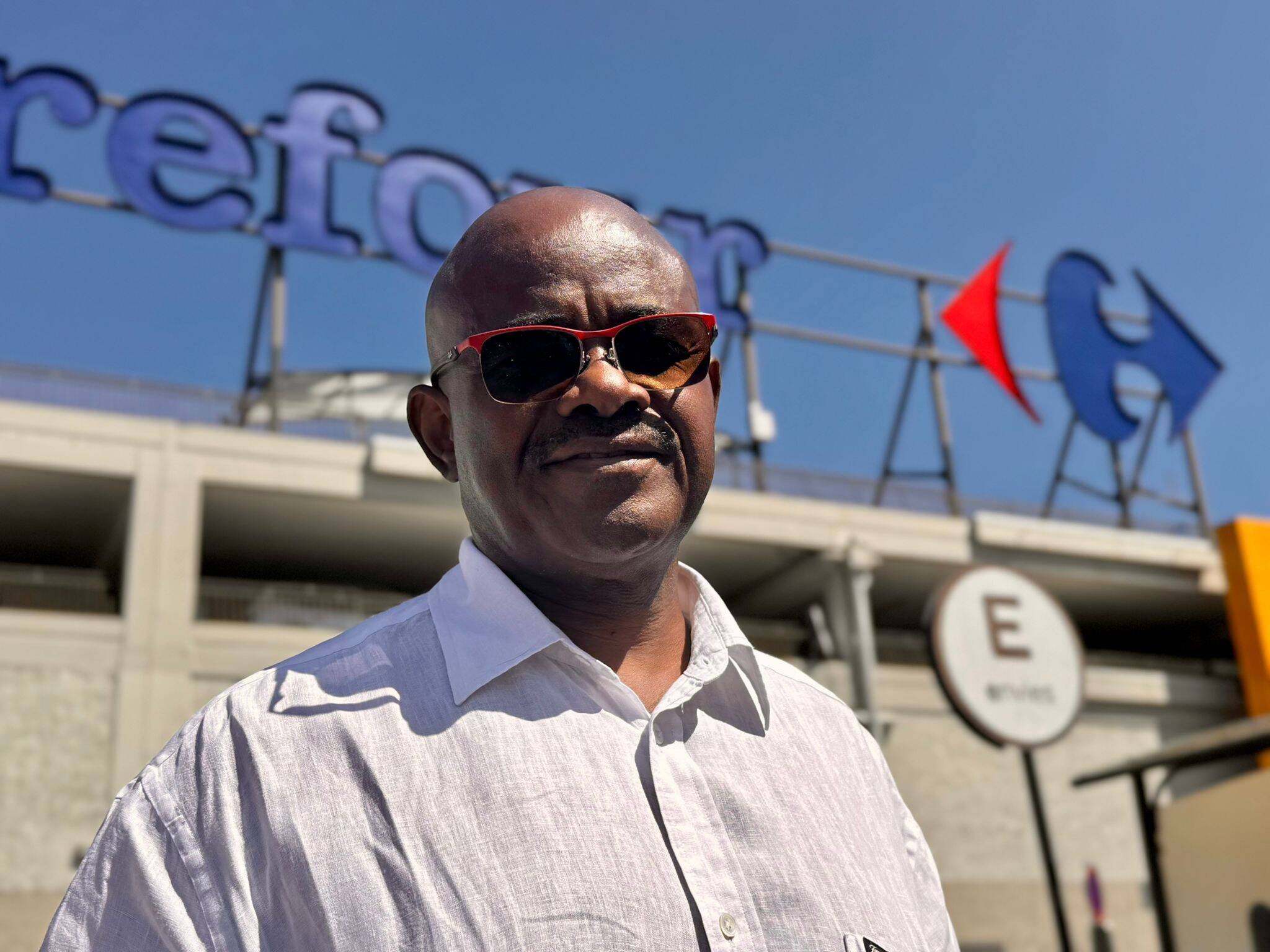 "Agent de sécurité, c'est savoir rester humain" : vigile depuis 34 ans à Carrefour, il prend sa retraite et revient sur son métier, son "coup de foudre"