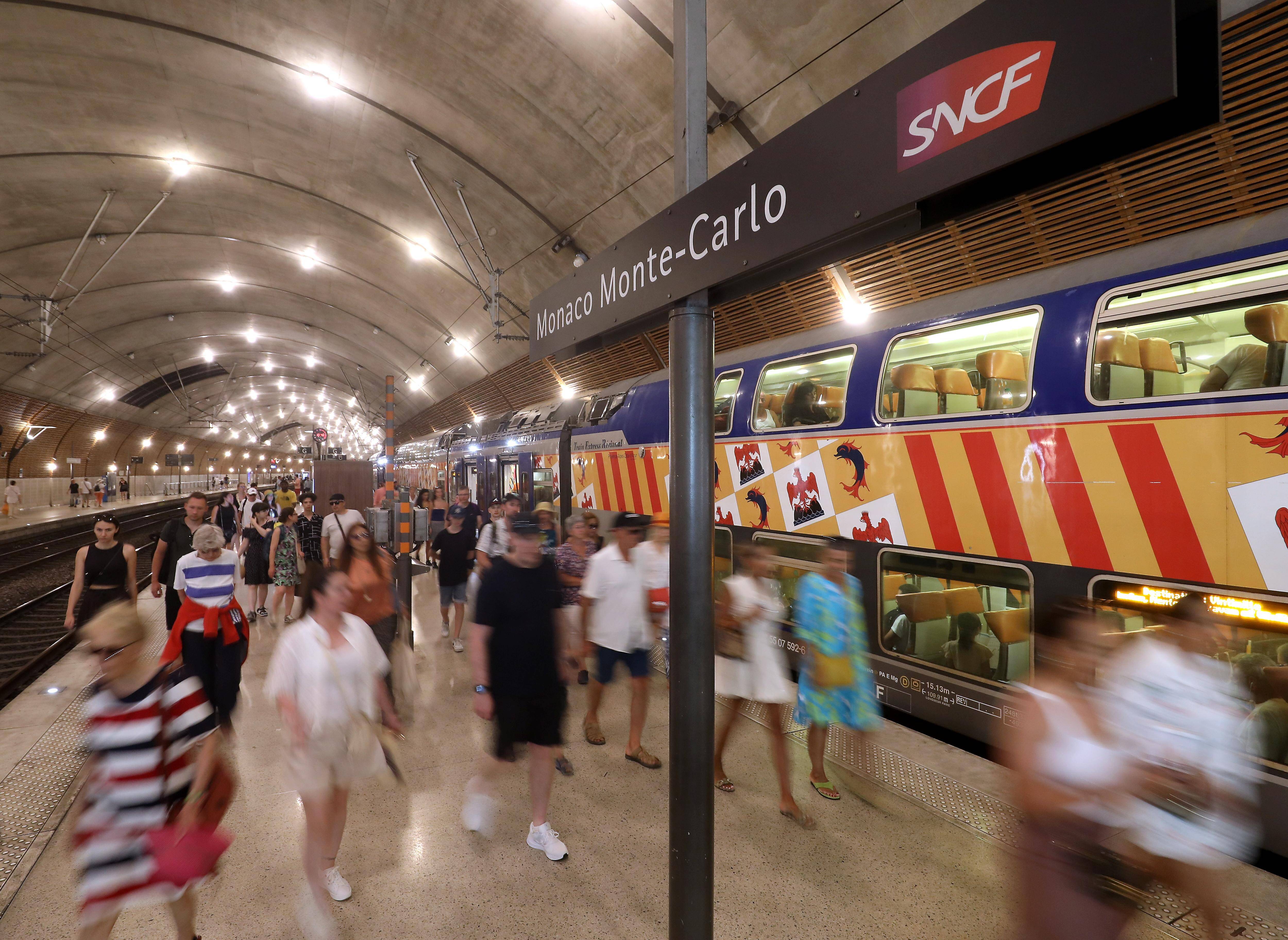 "C'est une ville dans la ville": construite en souterrain en 1999, la gare de Monaco est unique en son genre