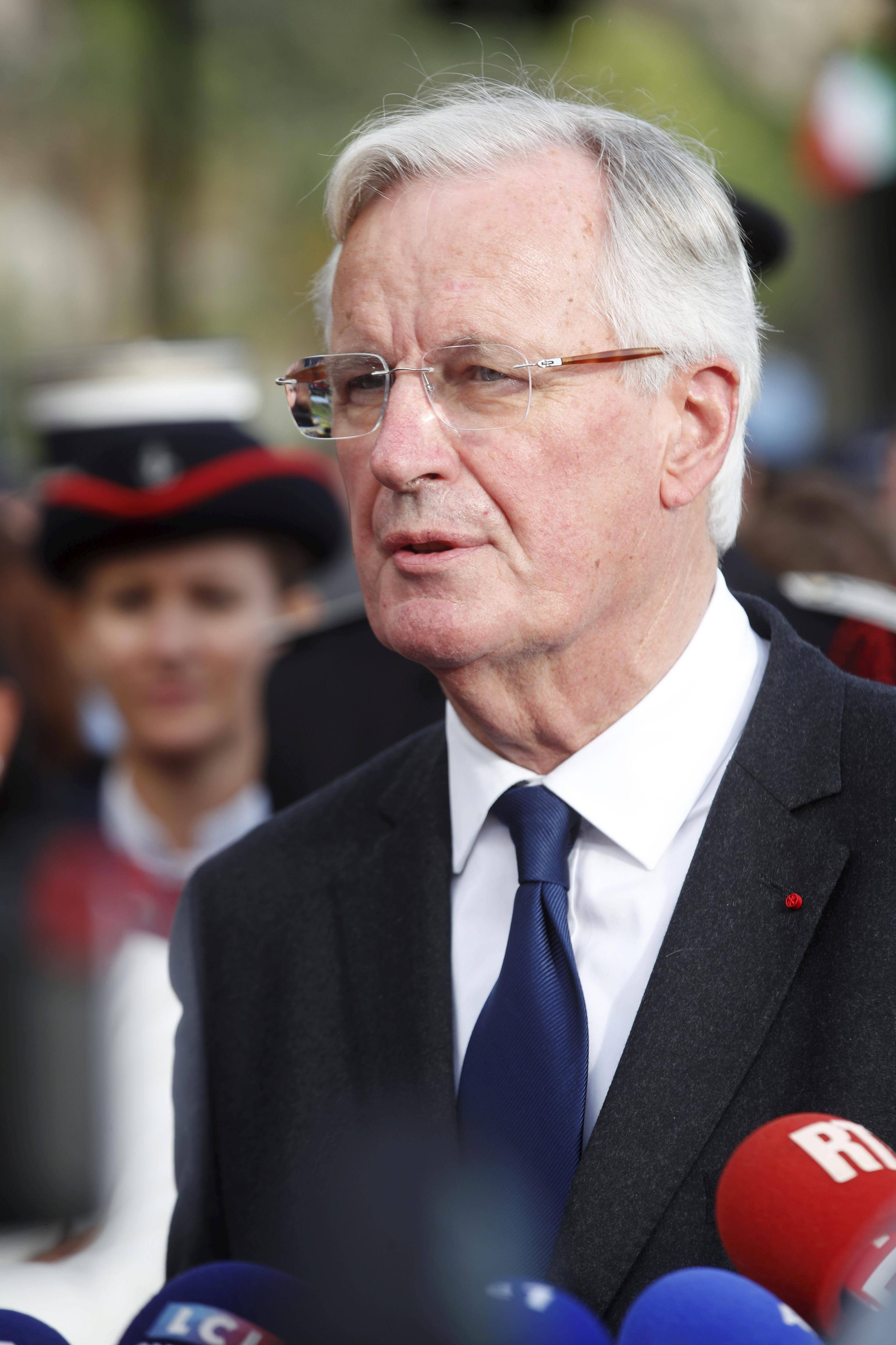 "Je reste prêt à m'engager pour être utile", Michel Barnier en dédicace ce mercredi à Nice
