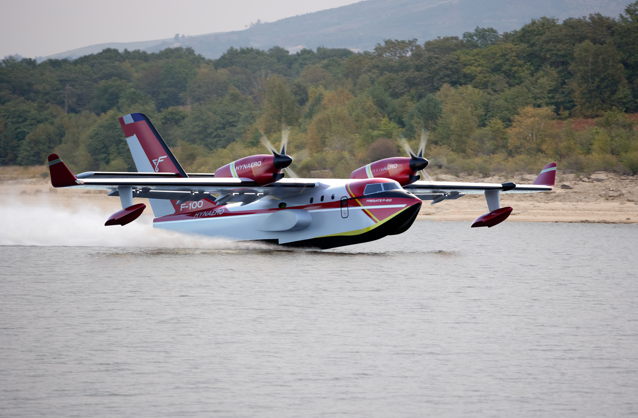 "Deux fois plus efficace" que le Canadair: le bombardier d'eau du futur sera produit en Provence, 500 emplois sont prévus