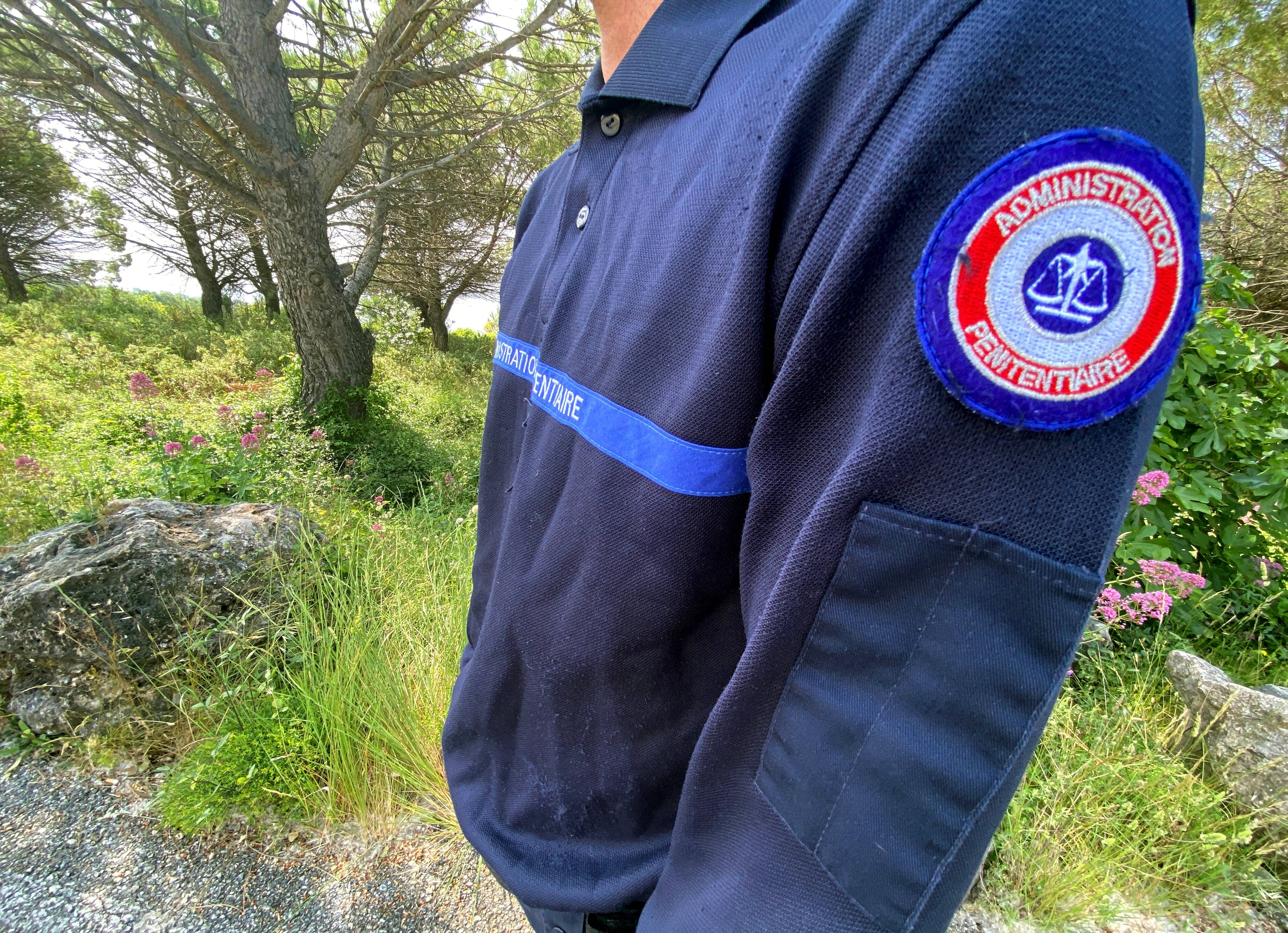 "Sur une centaine d'agents, 90% ne m'adressaient pas la parole": ce surveillant de prison dénonce un harcèlement au travail dû à son orientation sexuelle