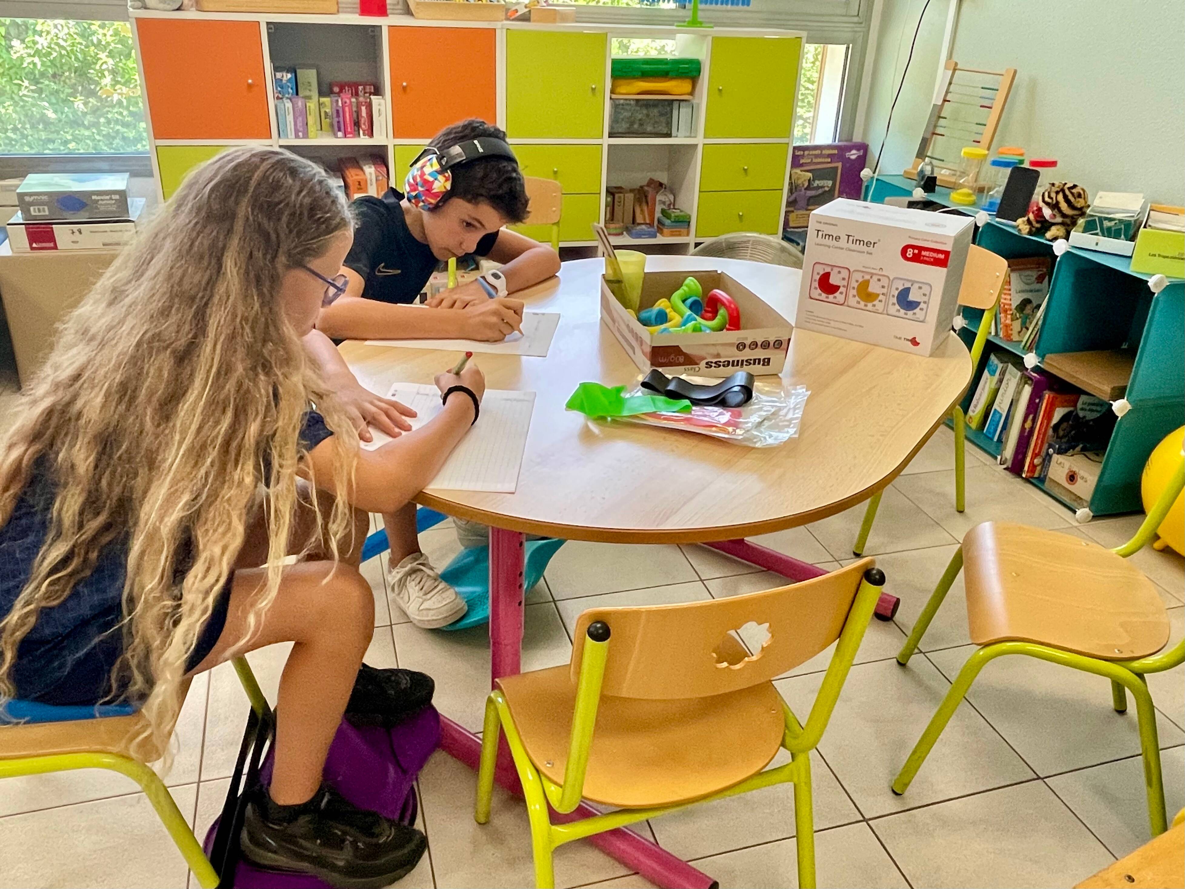 "Offrir à chaque élève les mêmes chances d'apprendre, de s'épanouir et de réussir": cette école privée d'Antibes investit dans du matériel pour aider ses élèves atteints de troubles de l'attention