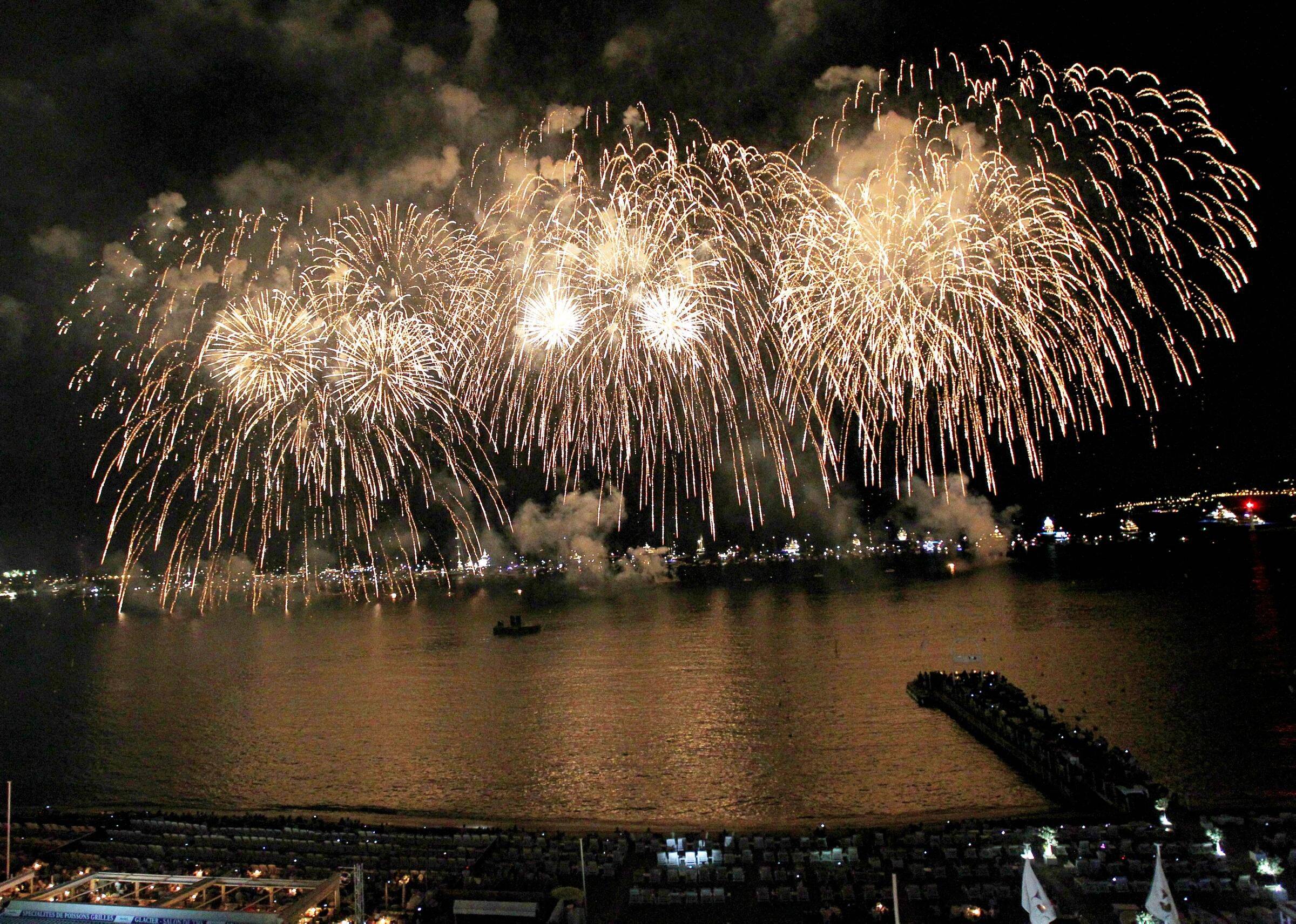 "On se sent considérés un peu comme des voyous": pourquoi six plages de la Croisette devront fermer un soir lors du Festival pyrotechnique de Cannes