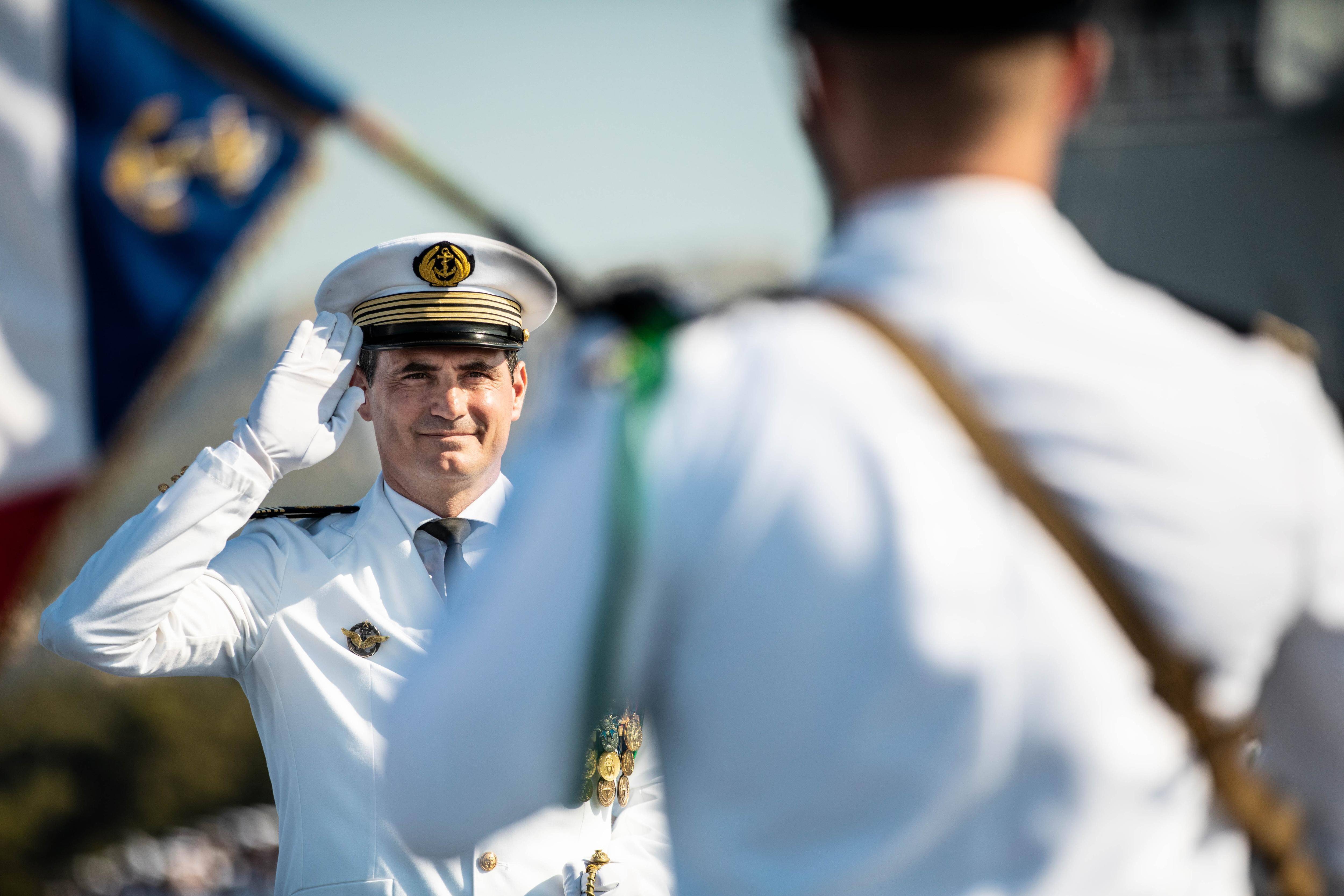 "Je me rappelle la première fois où je me suis posé sur ce pont": qui est le nouveau commandant du Charles-de-Gaulle?