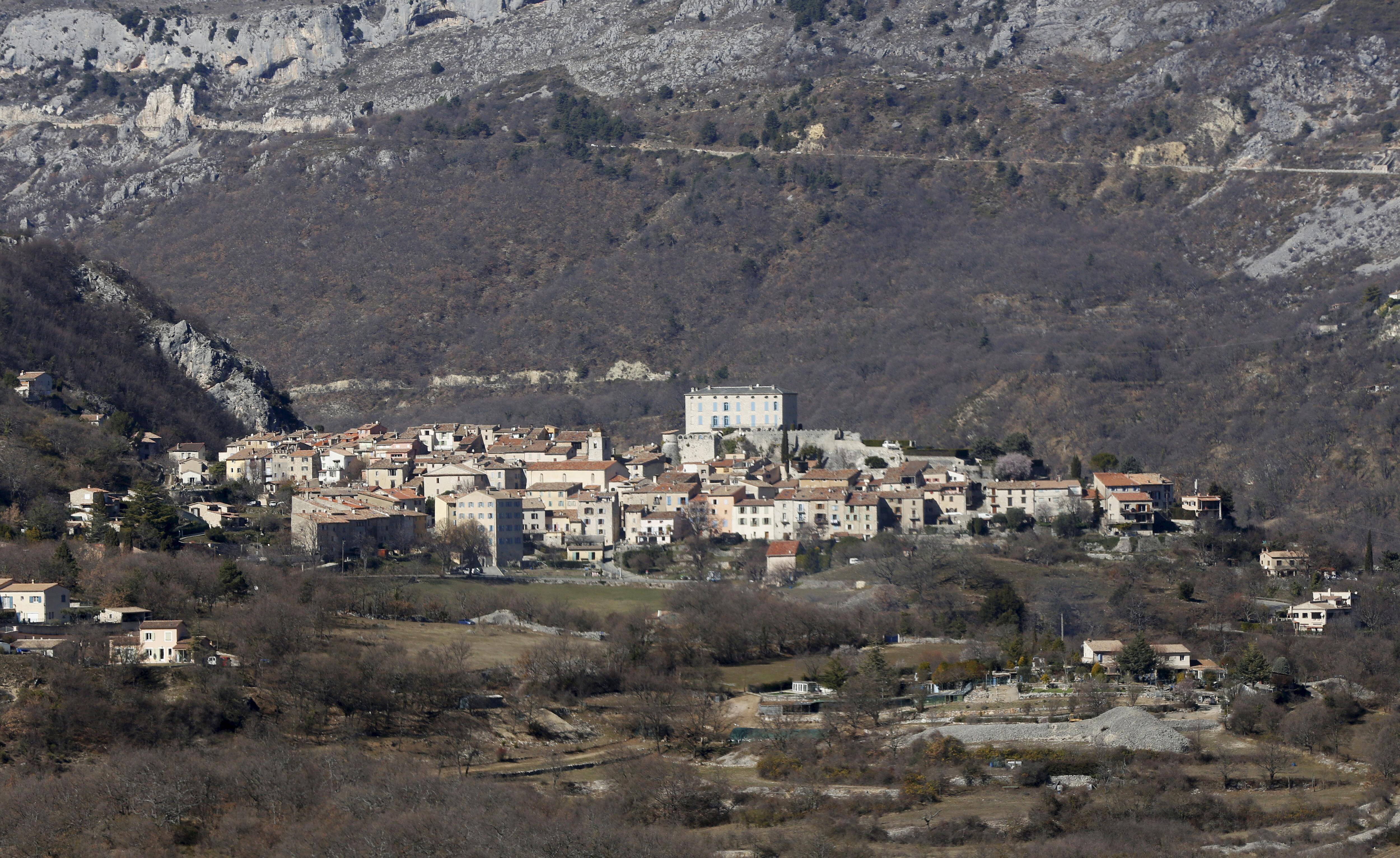 Il a eu 36 points de suture: un jeune poney victime d'une attaque de loup dans les Alpes-Maritimes