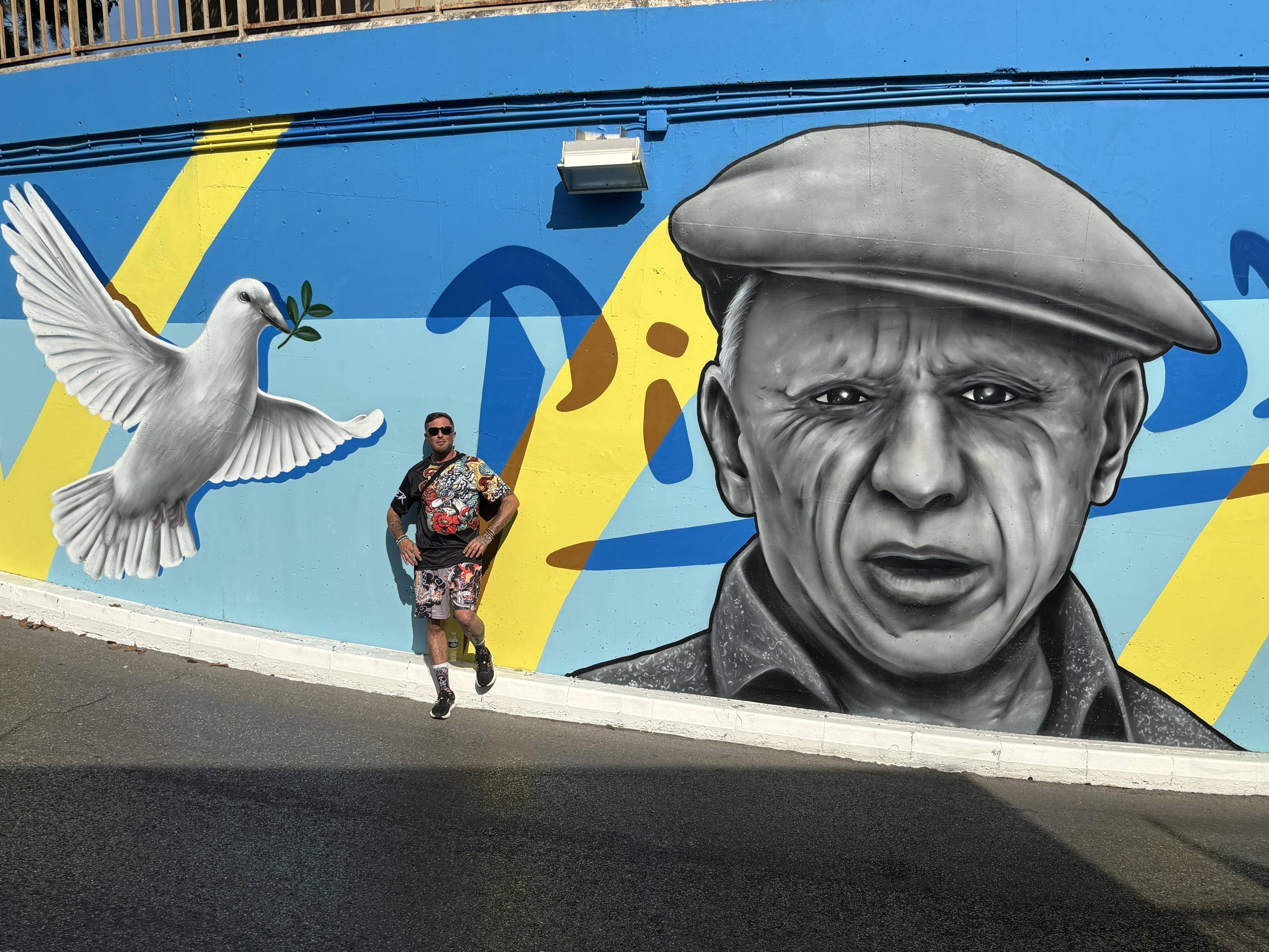 "Les gens venaient et revenaient me voir, m'encourager": cet artiste de Vallauris raconte la réalisation de l'immense fresque qu'il a peint dans sa ville