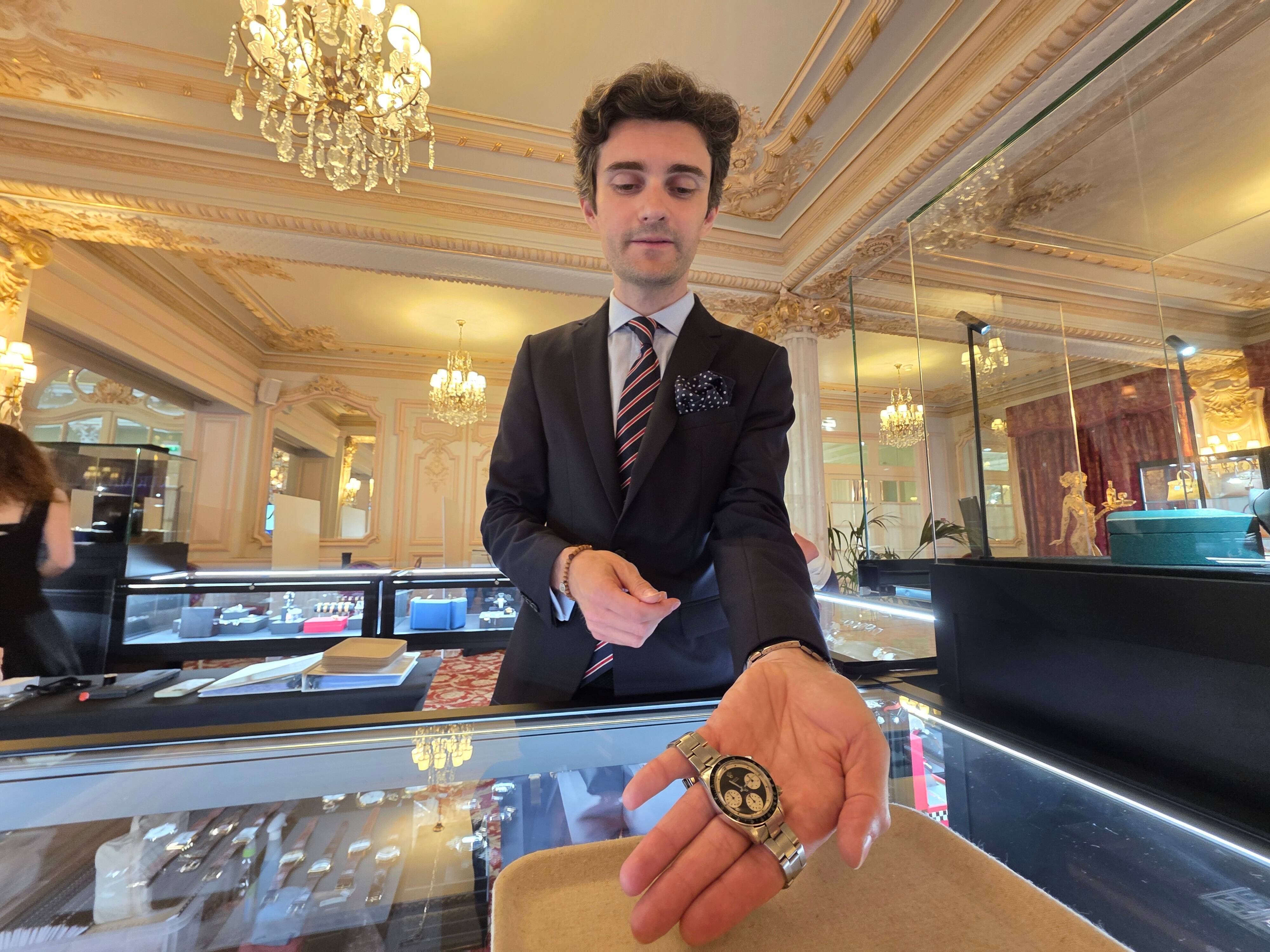 Horlogerie, joaillerie... Coup d'envoi des 3 jours d'enchères de la Monaco Auction Week à l'hôtel Hermitage