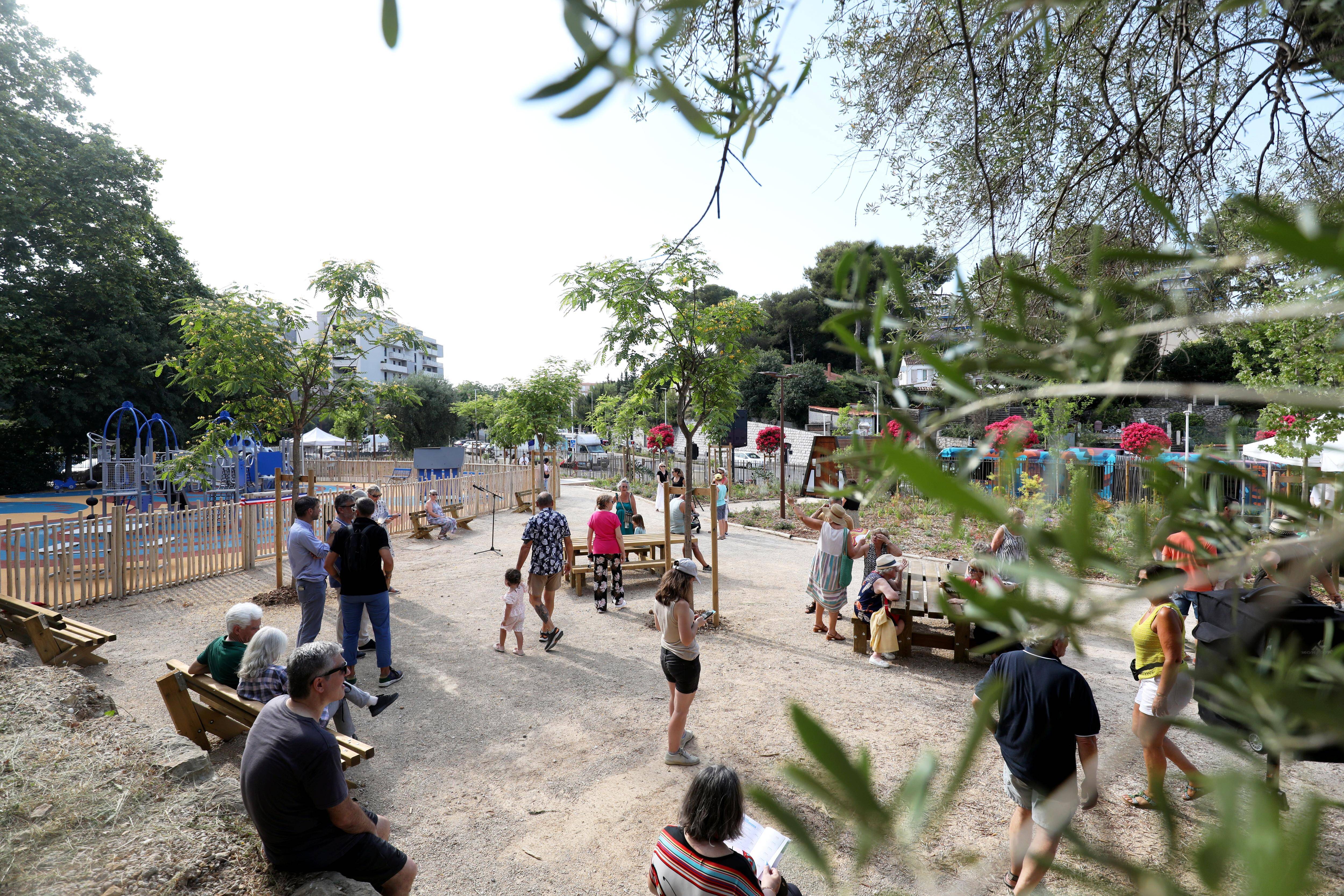 Terrain de pétanque, jeux pour enfants, jardins partagés... Voici les nouveaux aménagements de ce square à Antibes