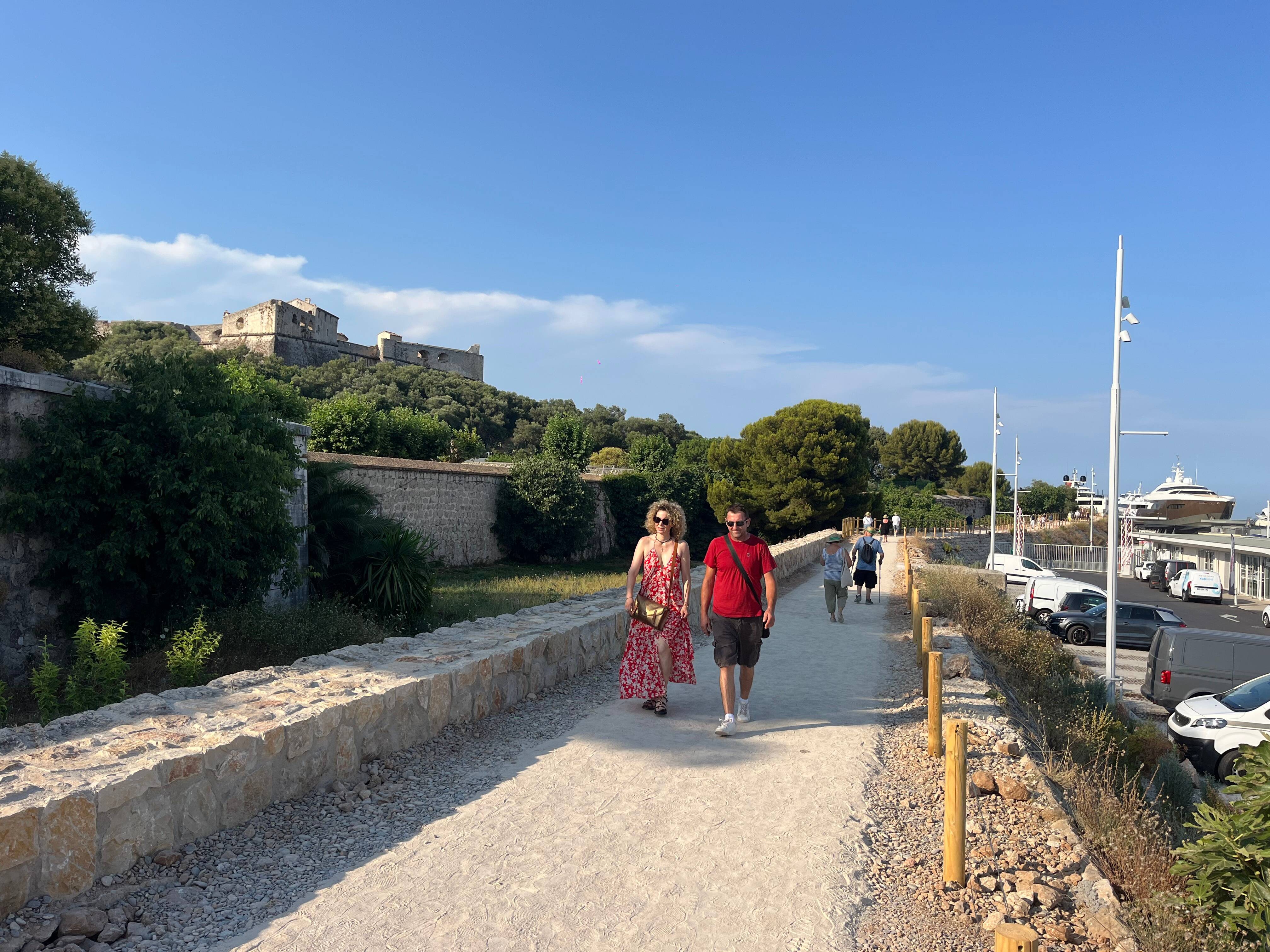 Plus "naturel", plus accessible... le sentier du Fort Carré fait peau neuve à Antibes