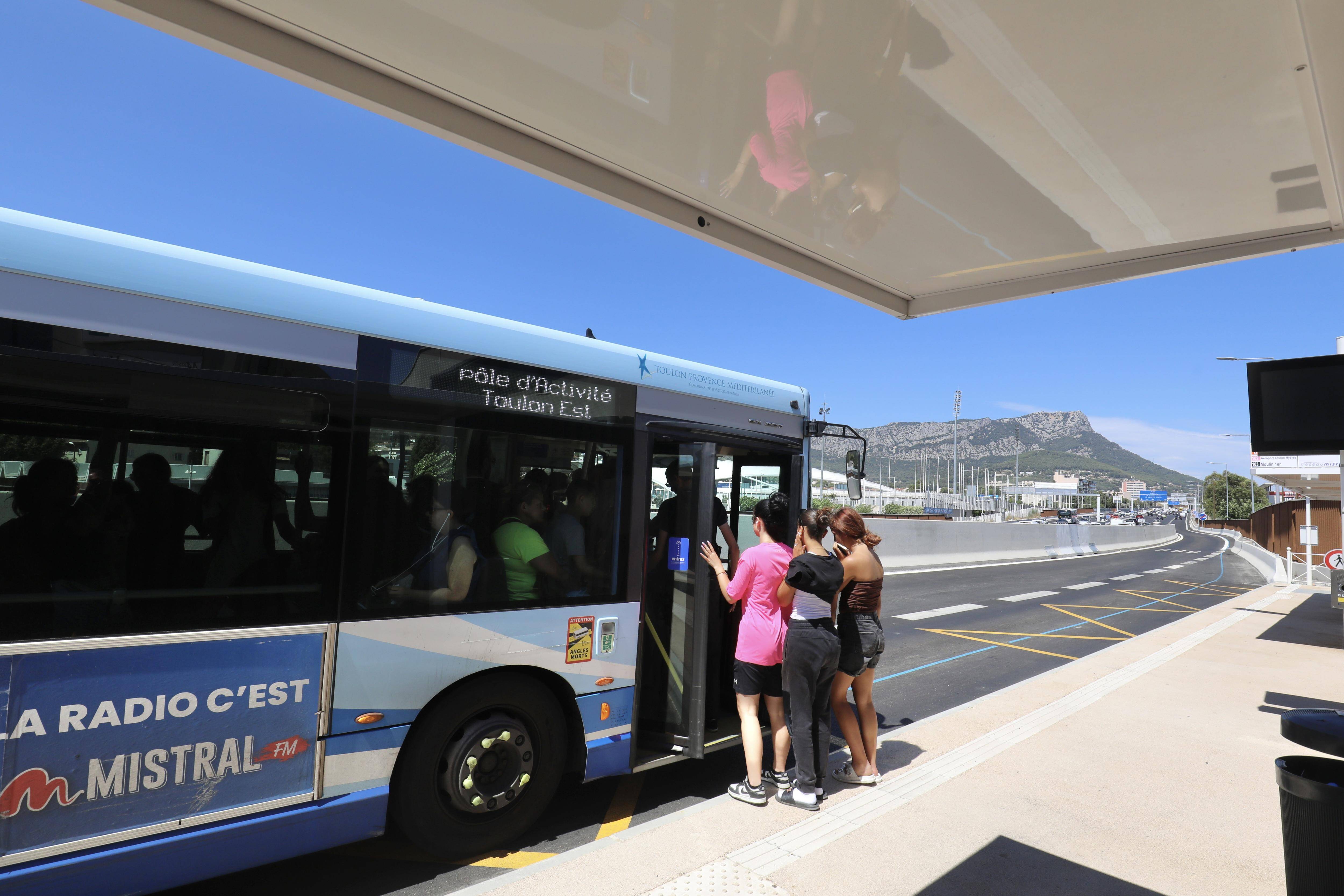 "Ça change la vie!": les usagers donnent leur avis sur le nouvel arrêt Sainte-Musse au bord de l'A57 à Toulon