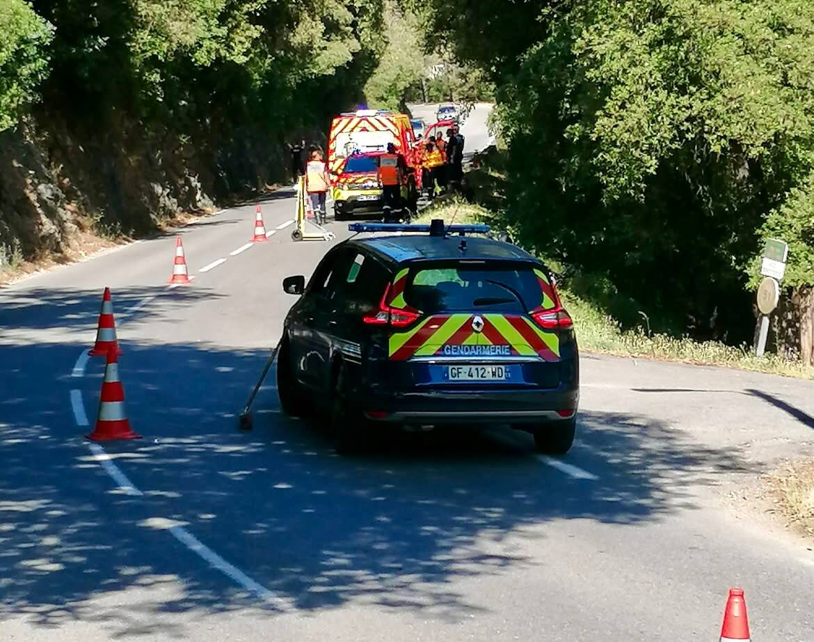 Une collision entre une moto et une voiture a perturbé la circulation route de Grasse à Auribeau