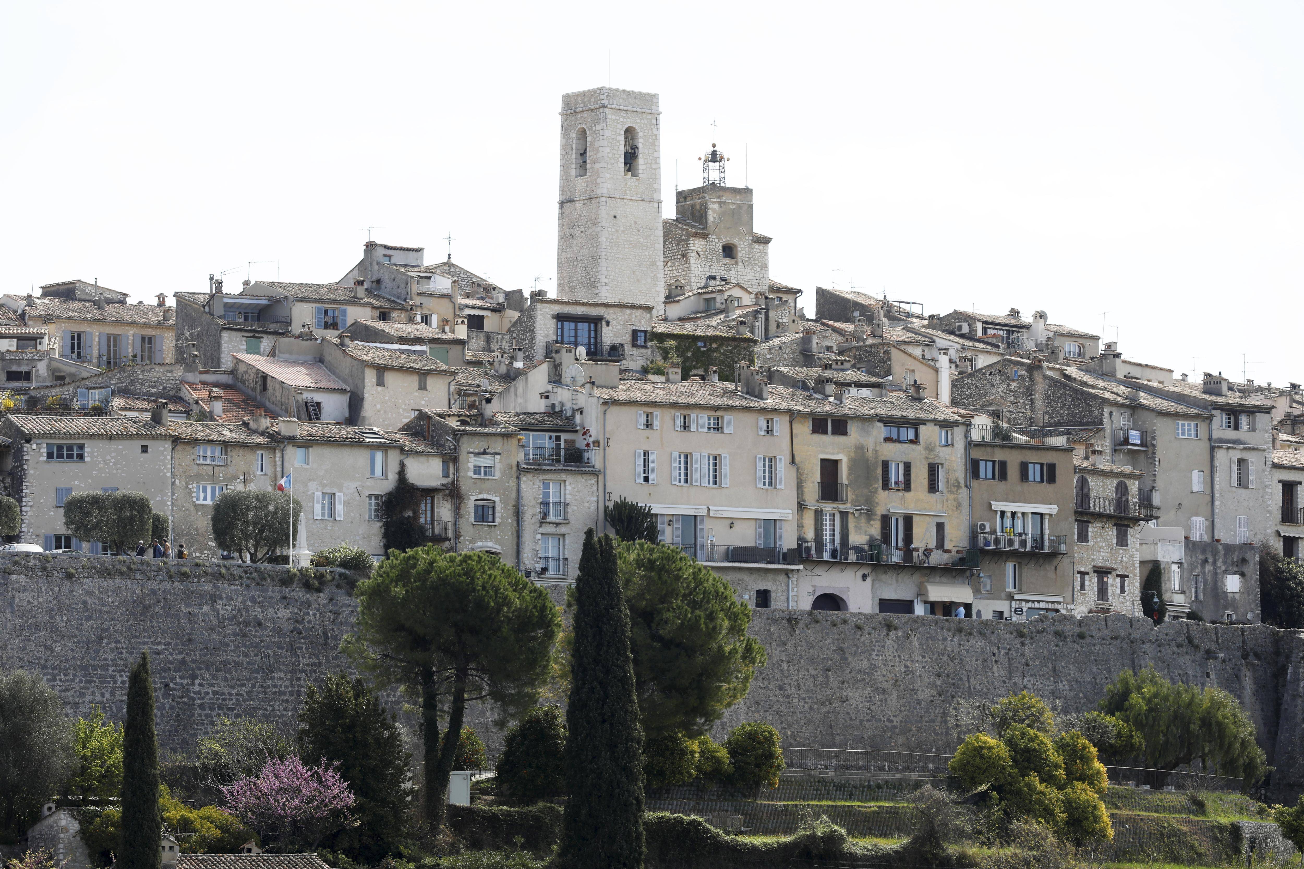 Un touriste chute de cinq mètres à Saint-Paul-de-Vence