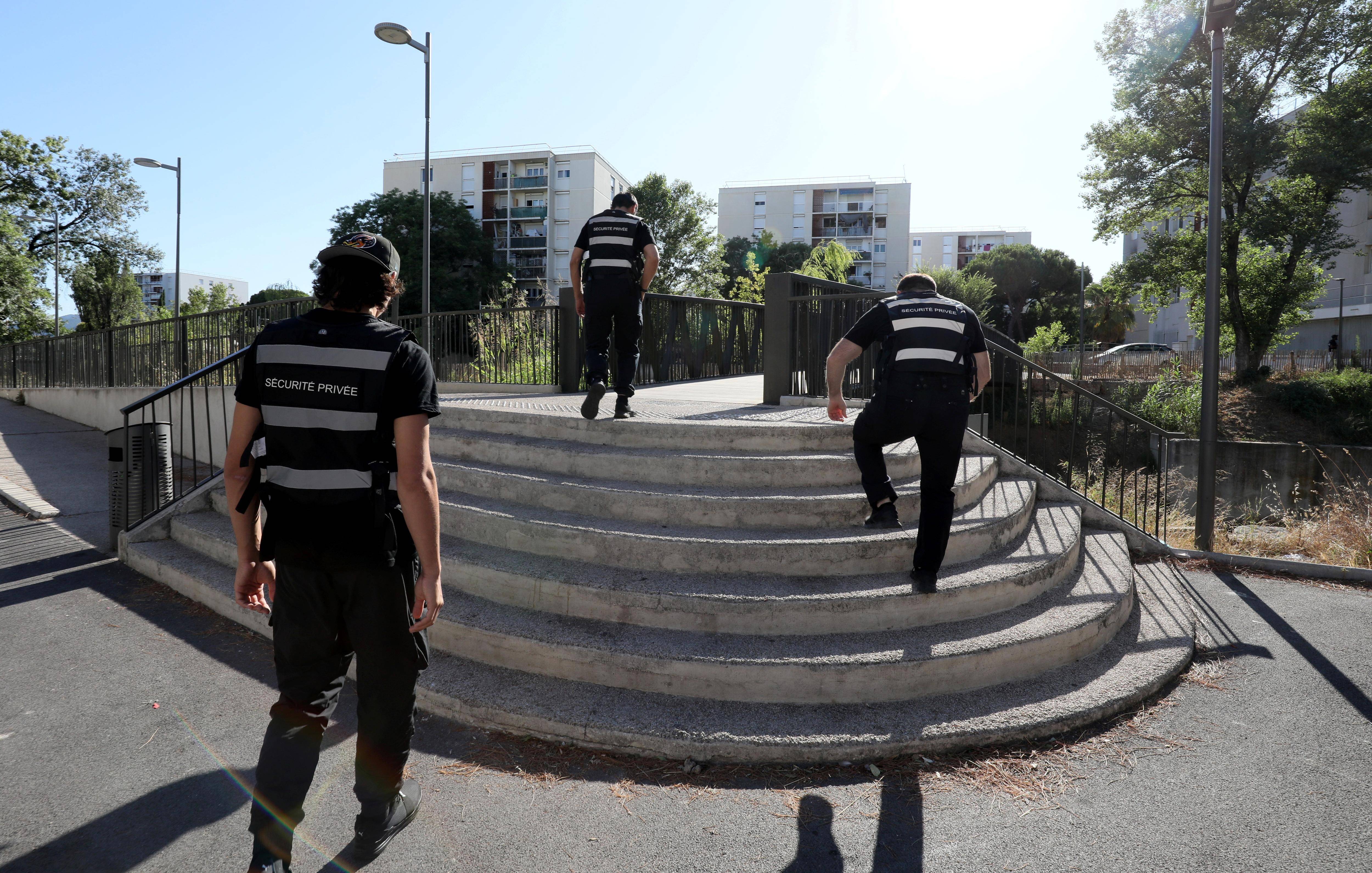 "On aura peut-être moins peur de sortir le soir": des agents privés pour veiller sur les quartiers sensibles à Cannes