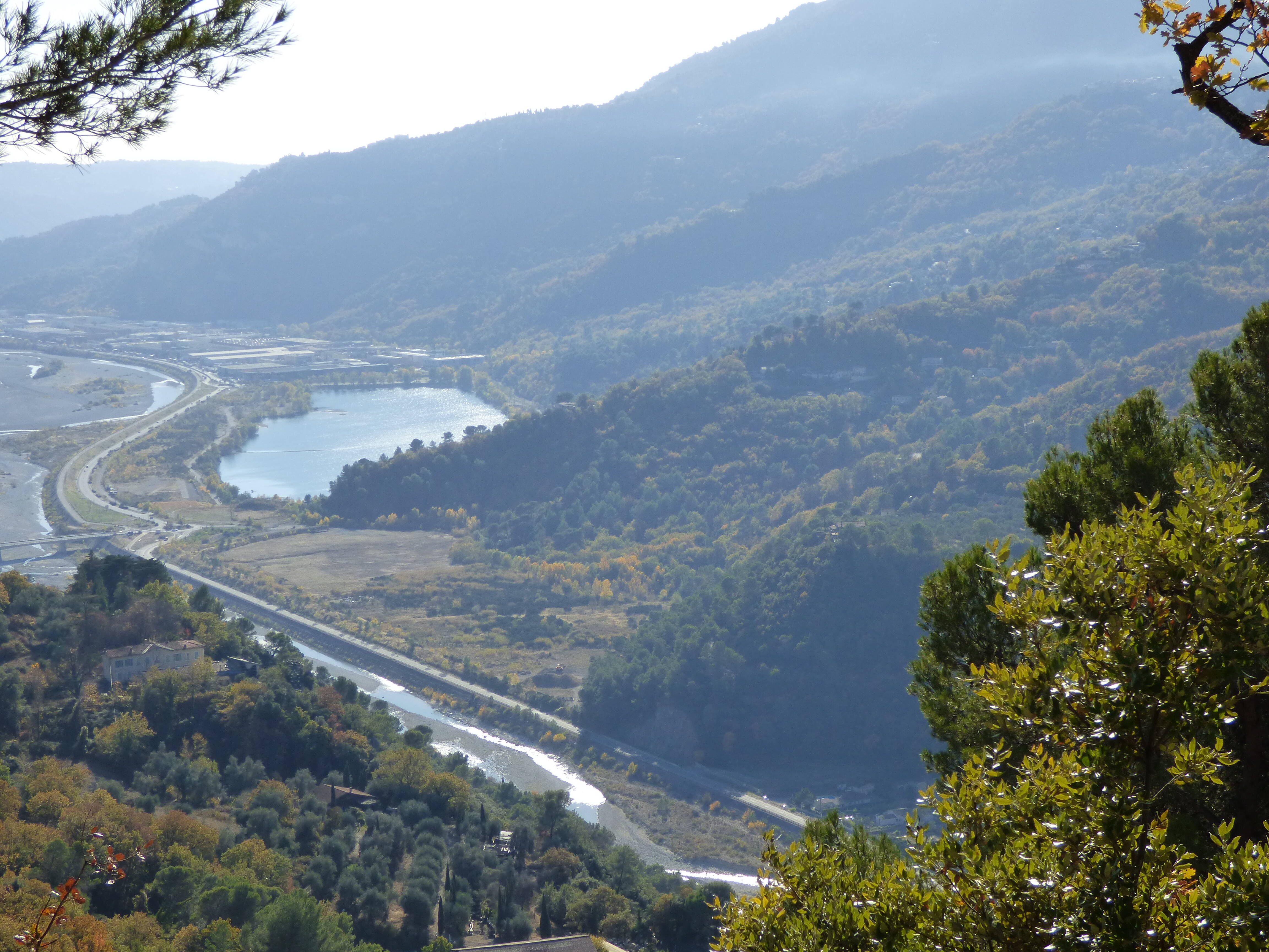 Quel est ce projet de data center dédié à l'IA qui pourrait s'installer dans cette commune près de Nice?