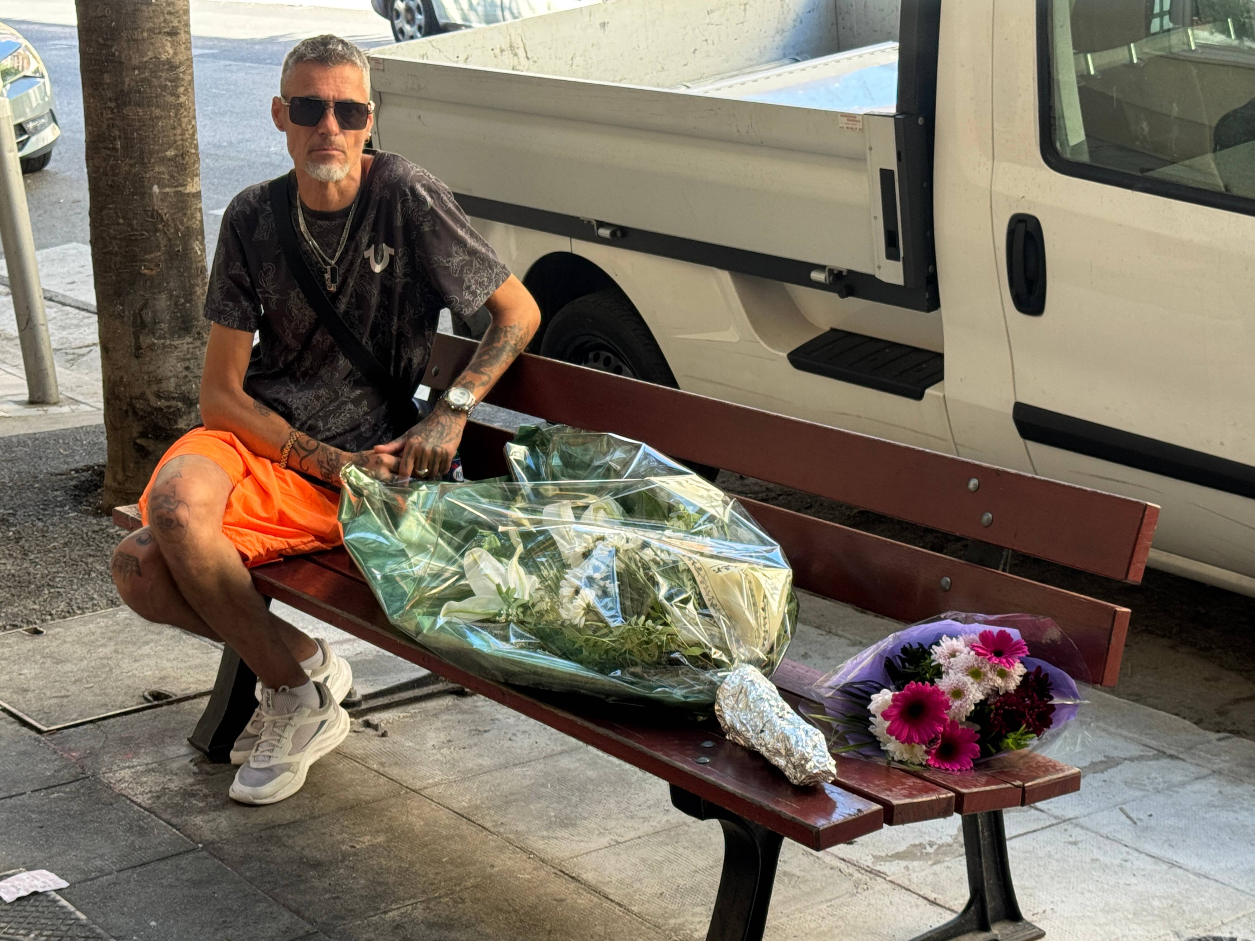 "Ne meurs pas dans mes bras": un ami de l'homme mortellement poignardé à Nice présent au moment de l'attaque témoigne