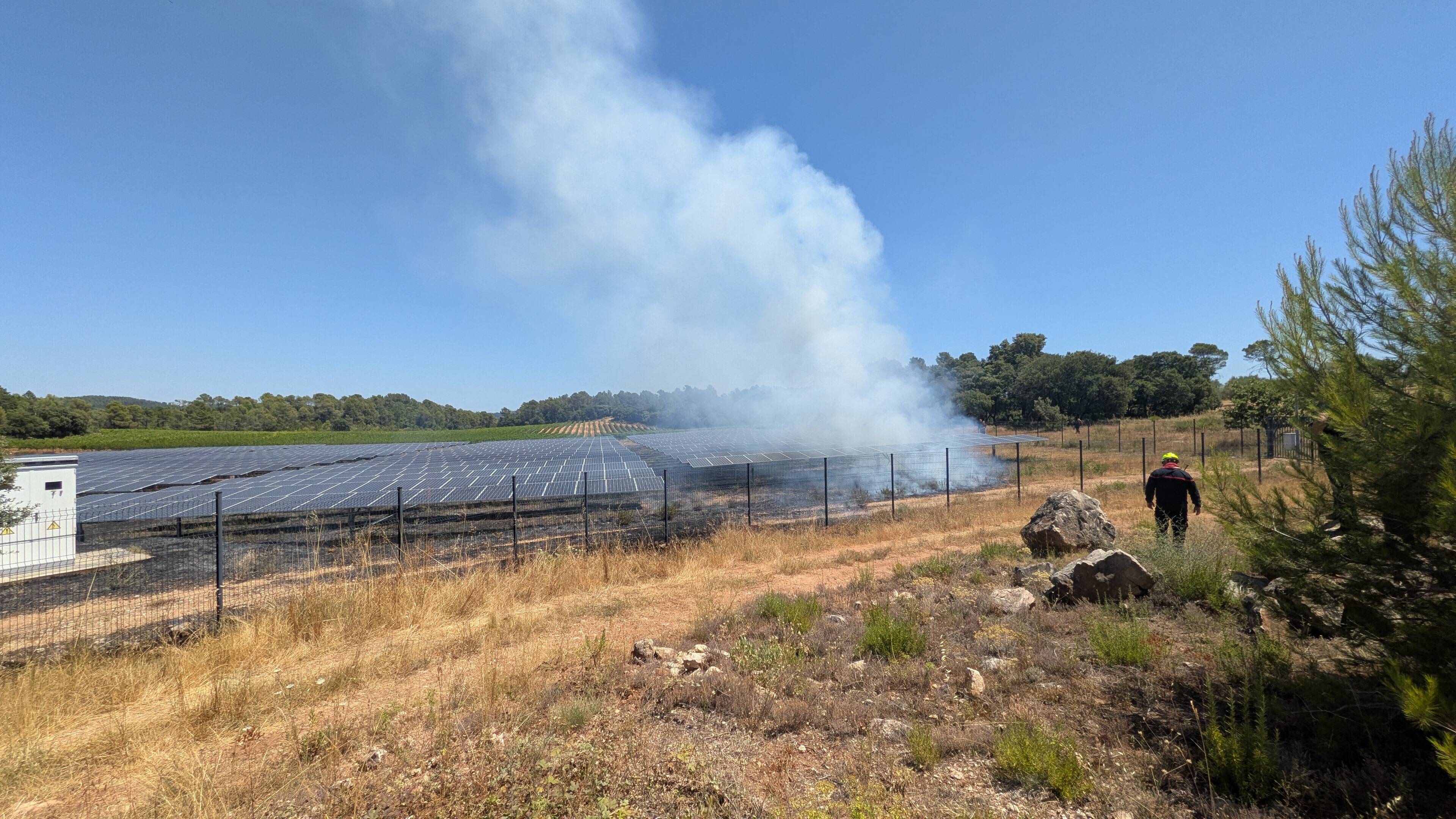 Un incendie maîtrisé dans un parc photovoltaïque de Brignoles, à proximité immédiate de la propriété de George Clooney