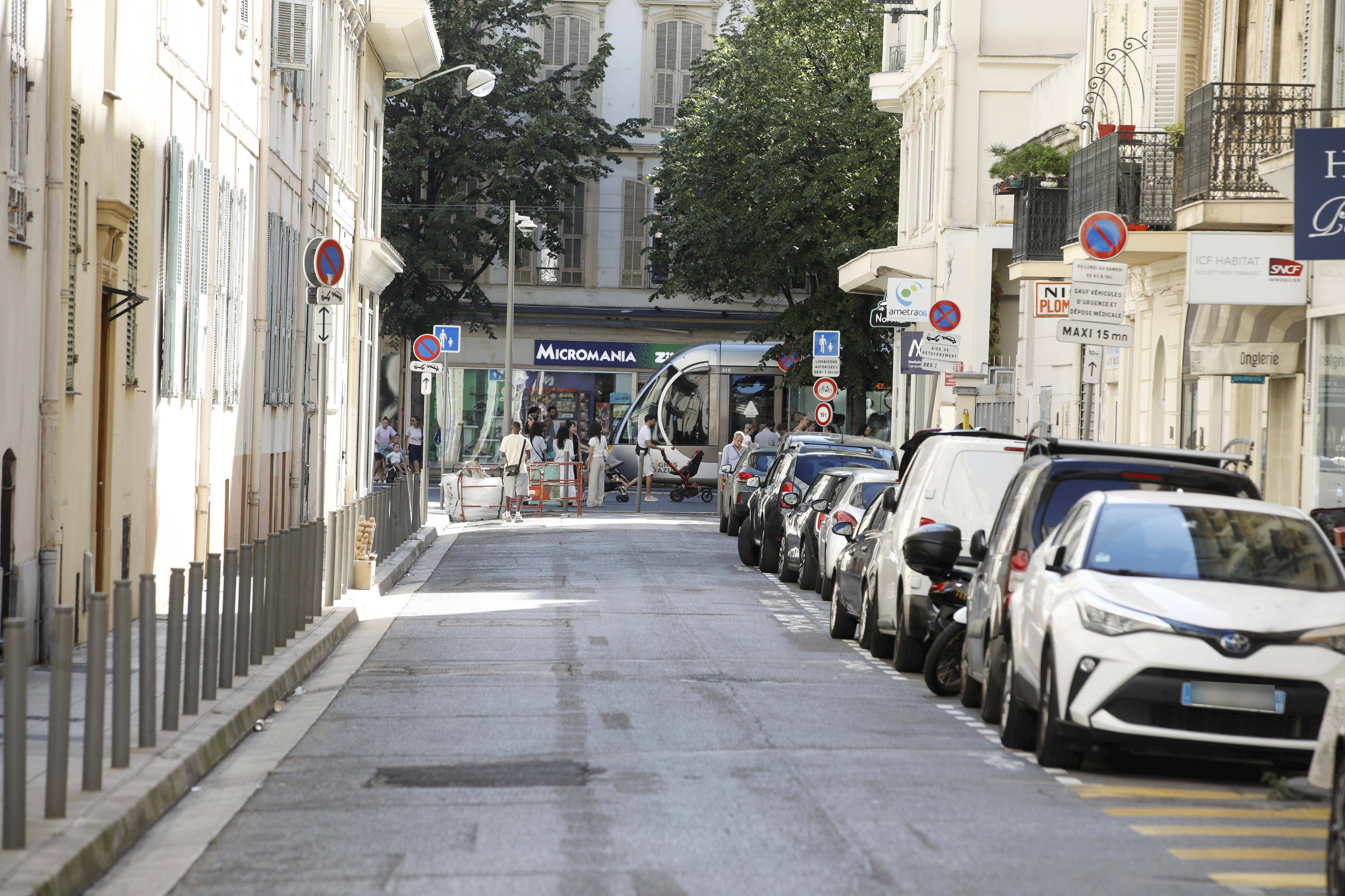 Pour chasser les toxicomanes, le maire de Nice décide de... fermer une rue et de contrôler les riverains