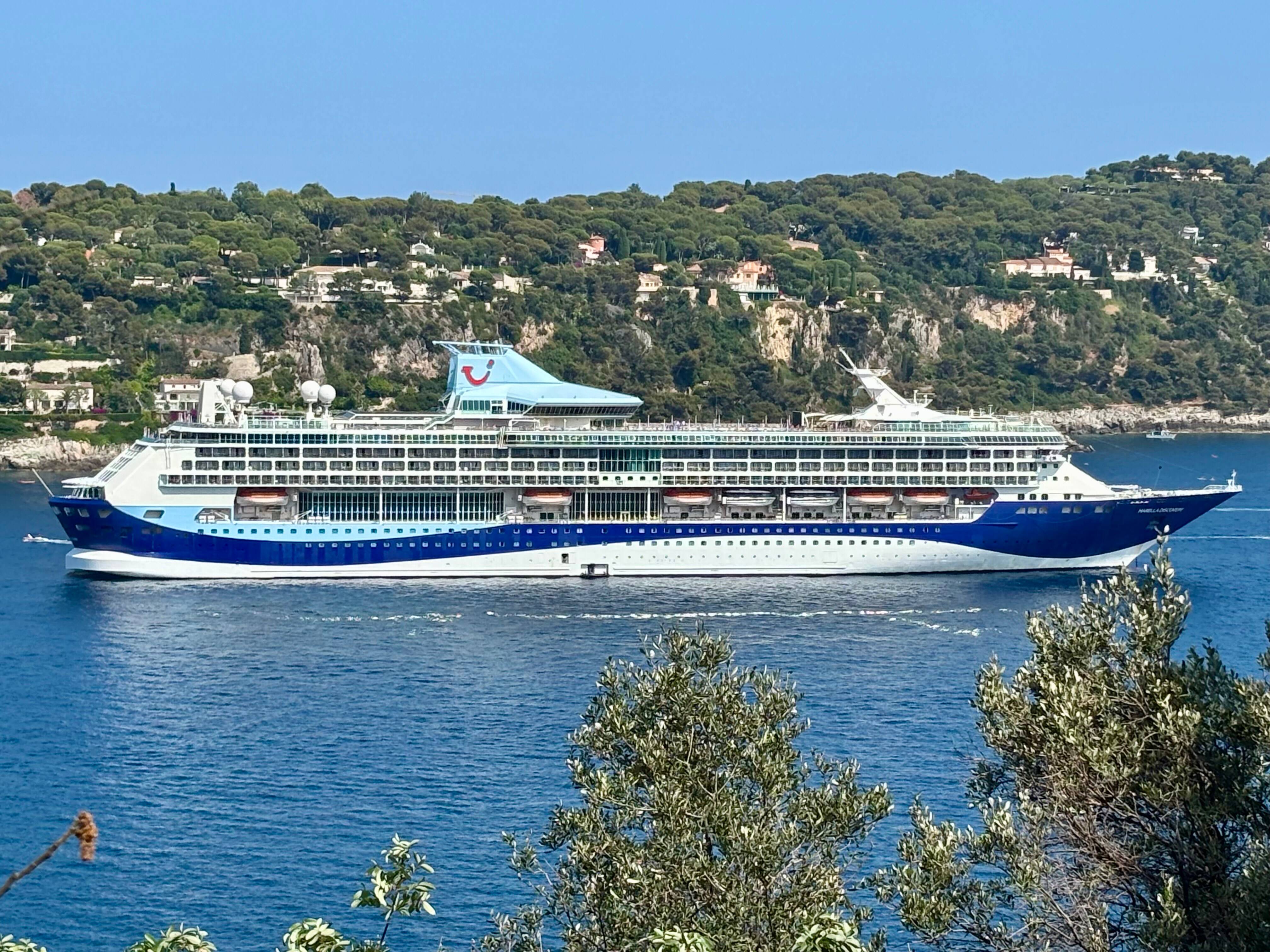 "Une charte ou un arrêté préfectoral d'ici octobre": l'ensemble des acteurs maritimes du département réunis pour fixer les règles d'accueil des bateaux de croisières