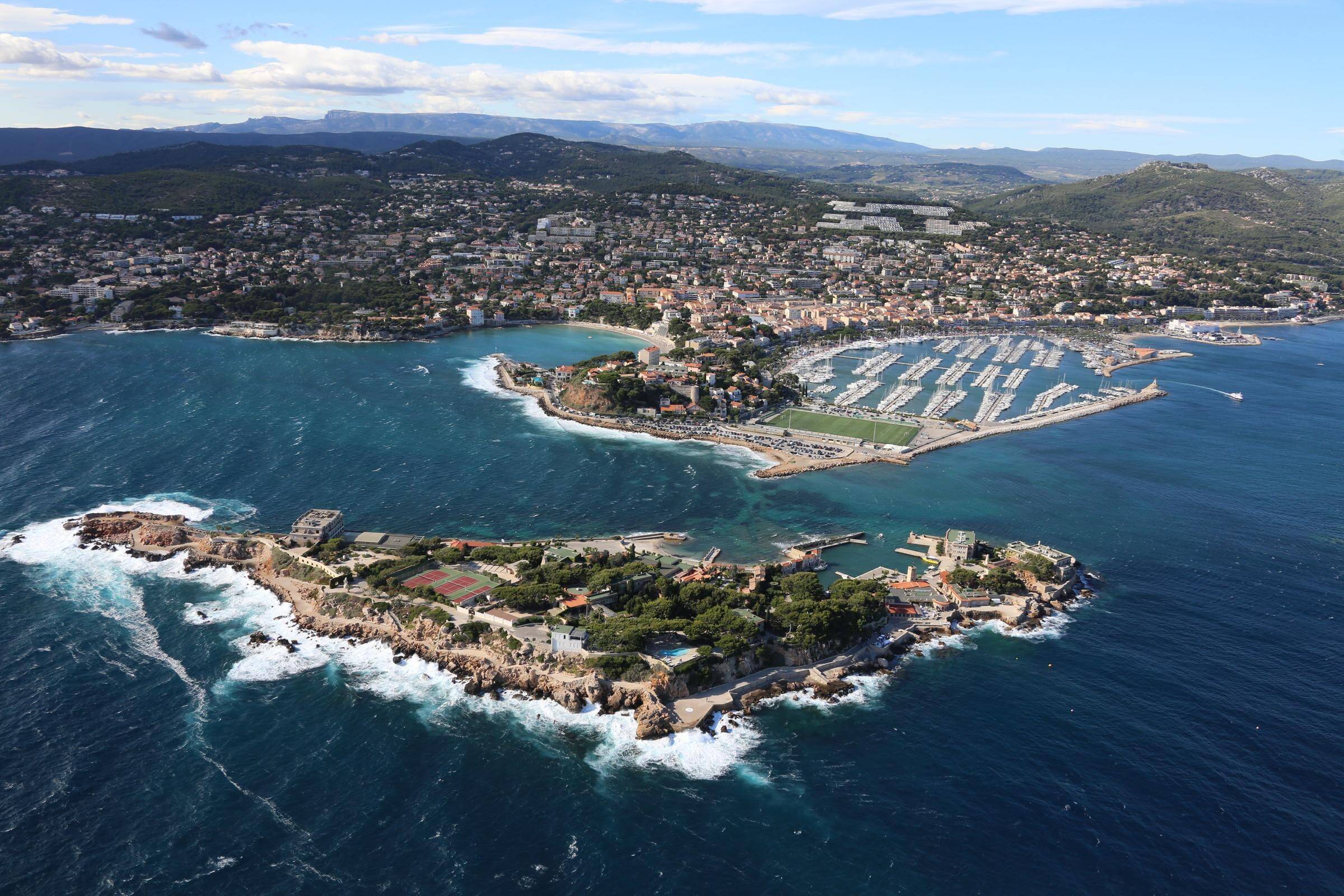 Deuxième étape de notre tour des îles : l'île de Bendor, au large de Bandol