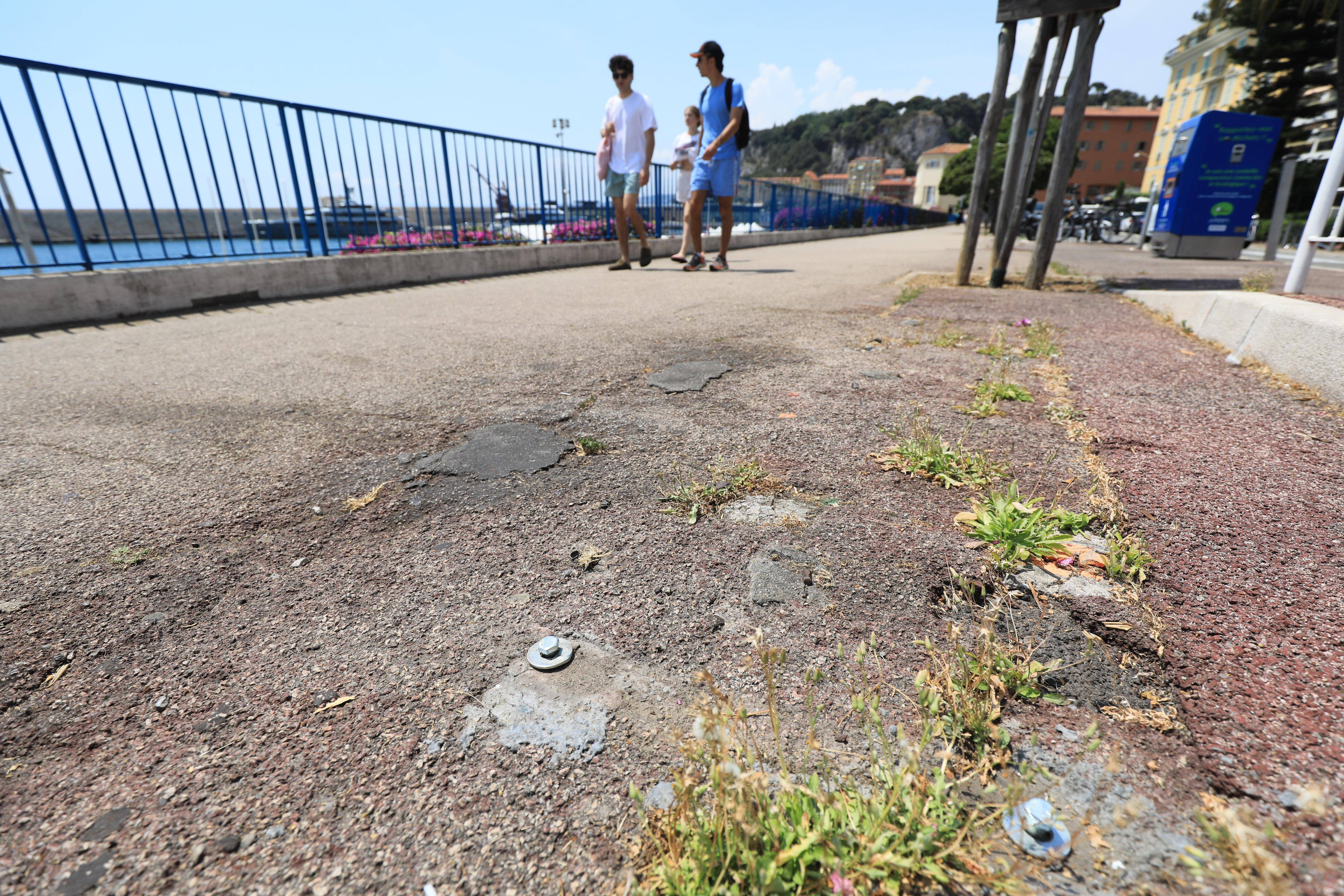 Les bancs ont de nouveau disparu d'un grand boulevard de Nice, on vous explique pourquoi